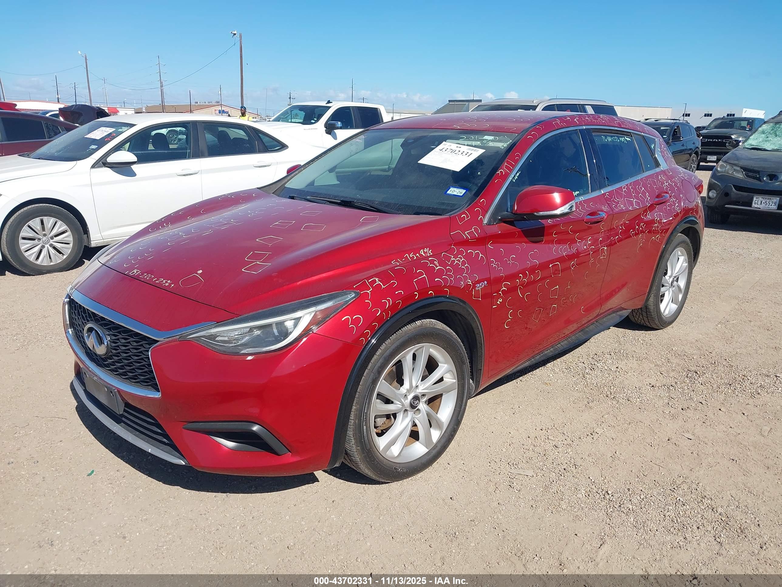 INFINITI QX30 image 2