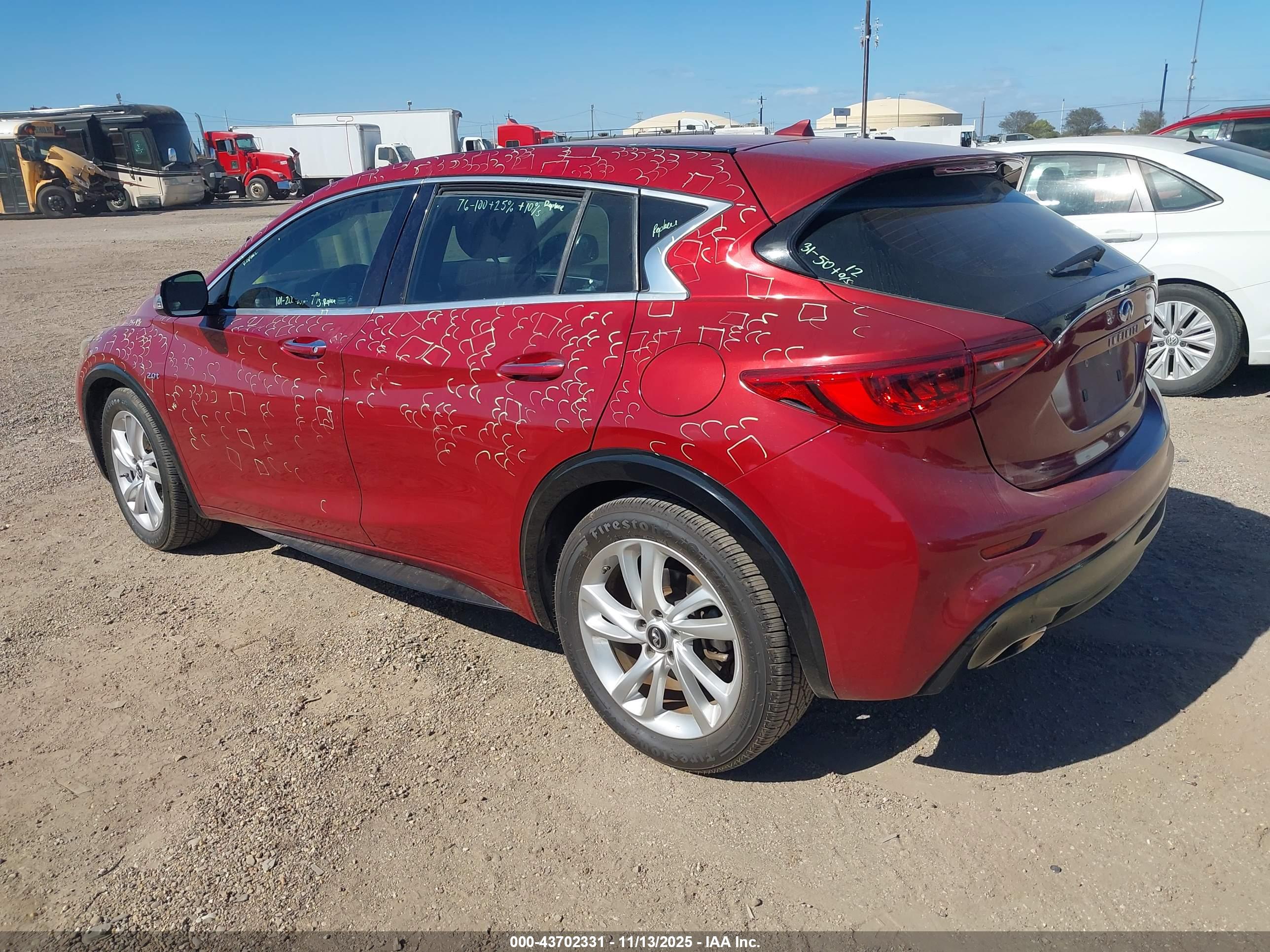 INFINITI QX30 image 3