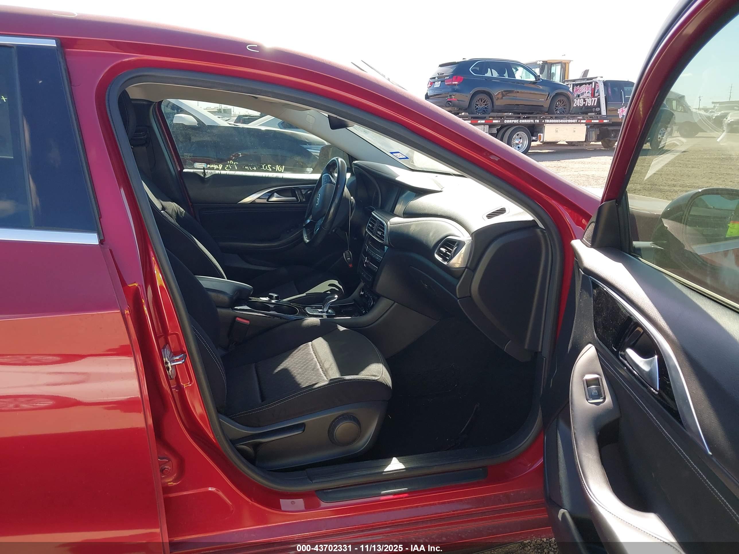 INFINITI QX30 image 5