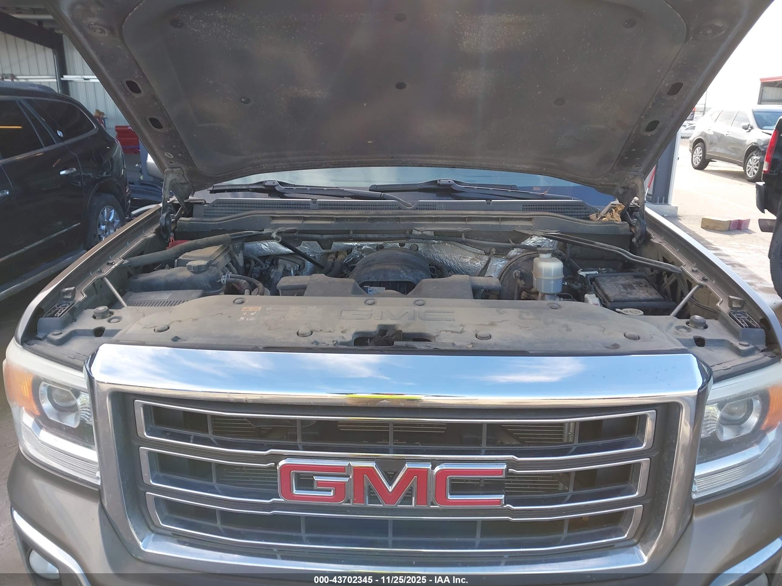 GMC SIERRA image 10