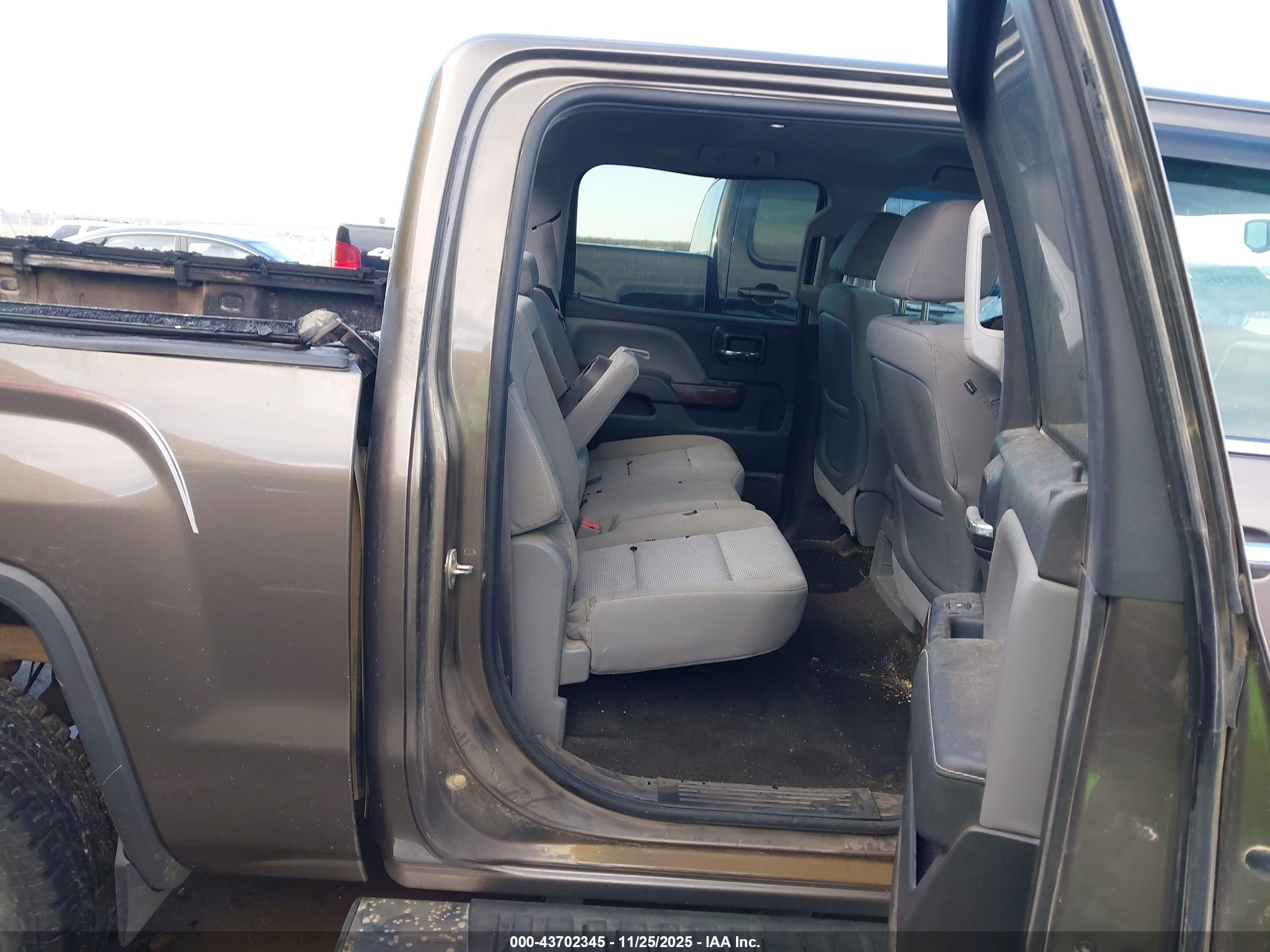 GMC SIERRA image 8