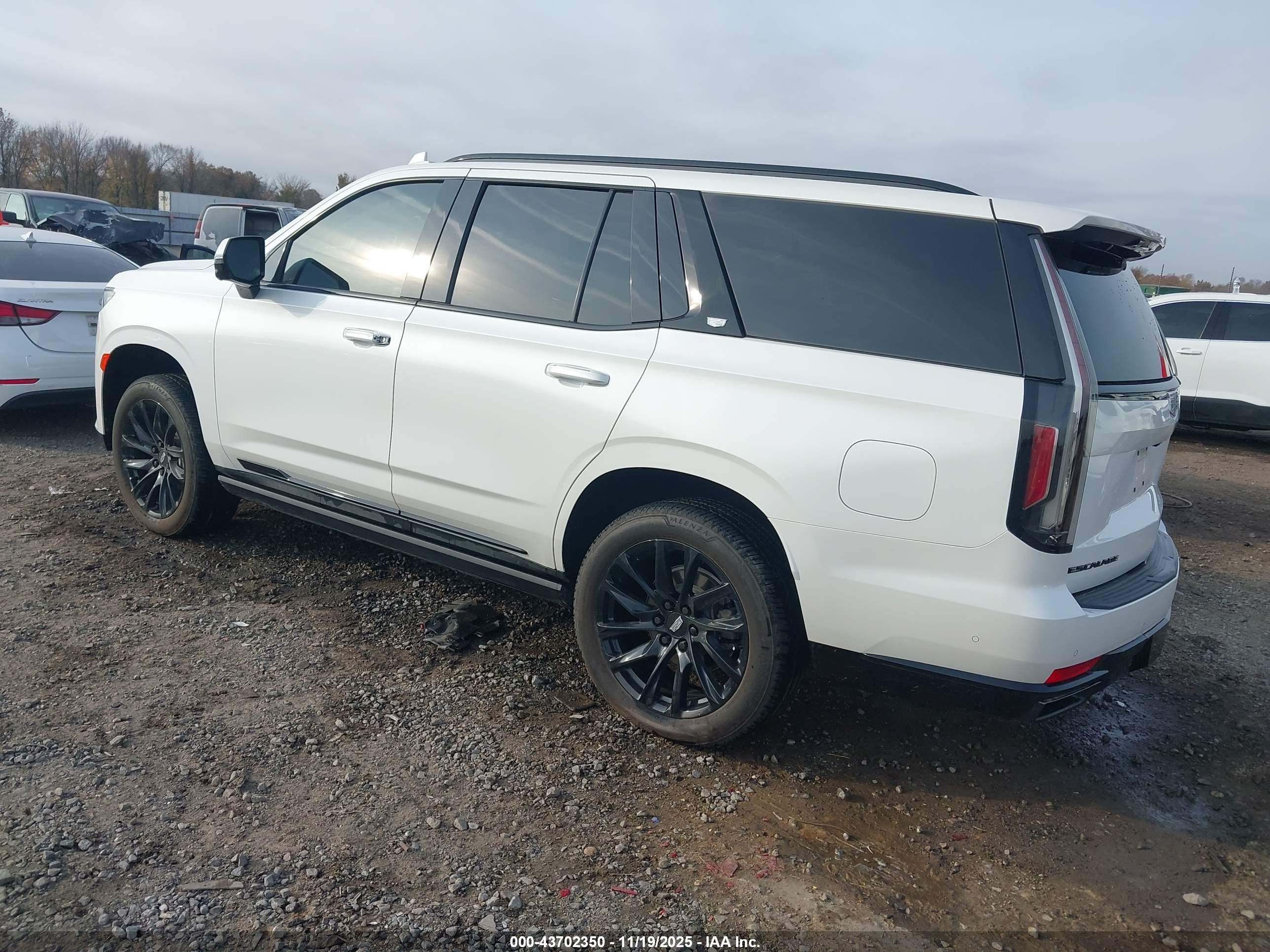 CADILLAC ESCALADE image 3