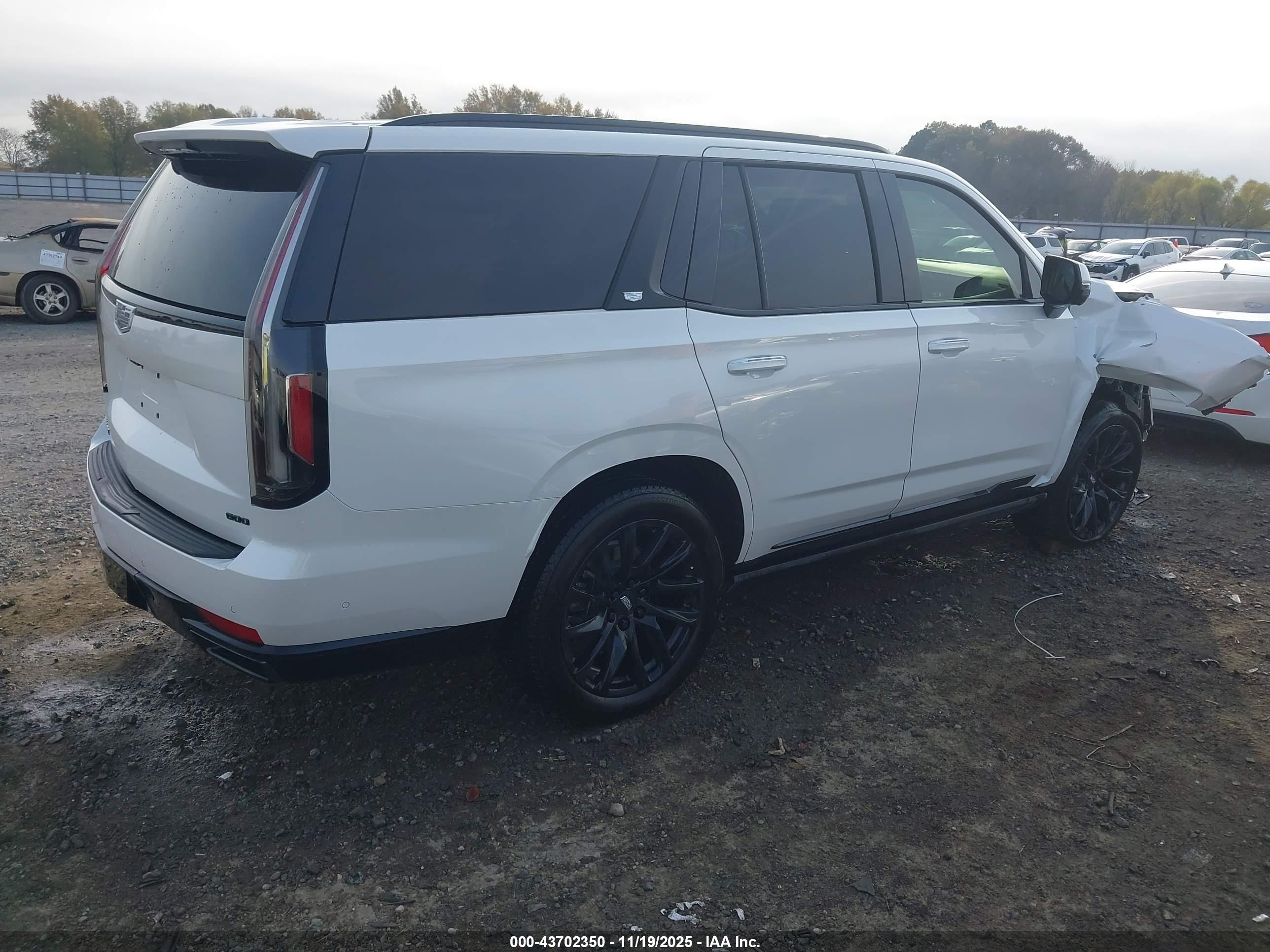 CADILLAC ESCALADE image 4