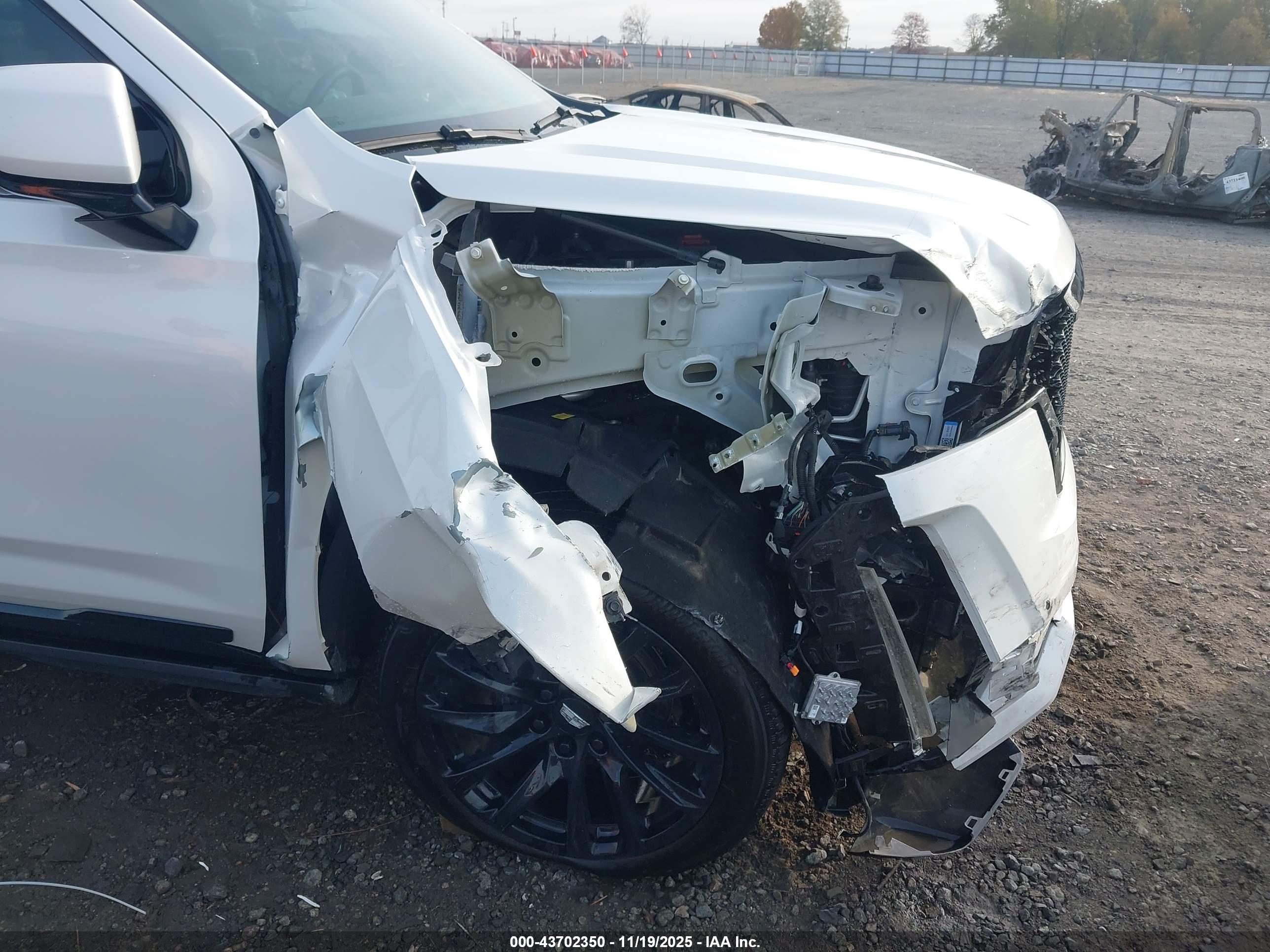 CADILLAC ESCALADE image 6
