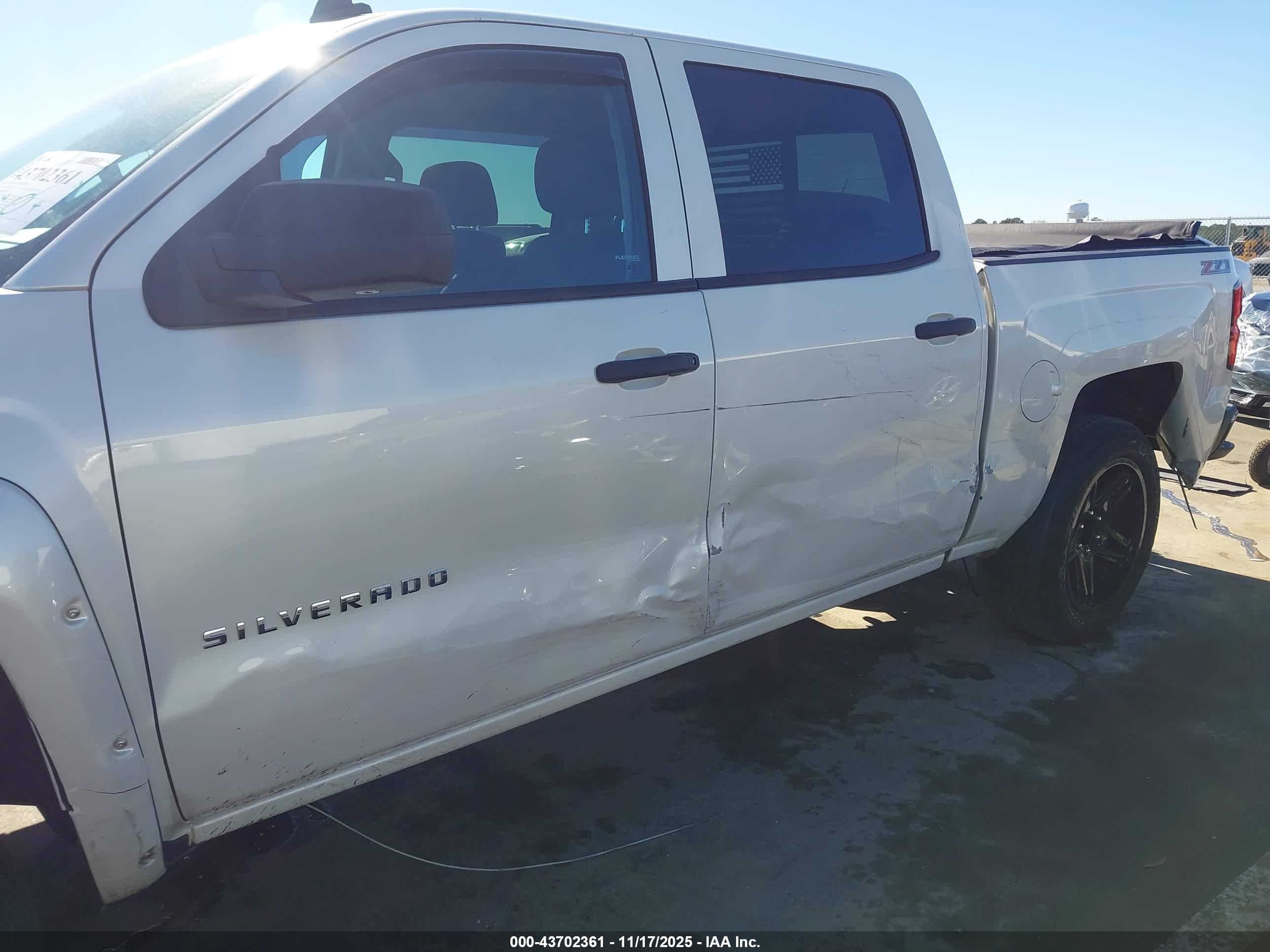 CHEVROLET SILVERADO image 6