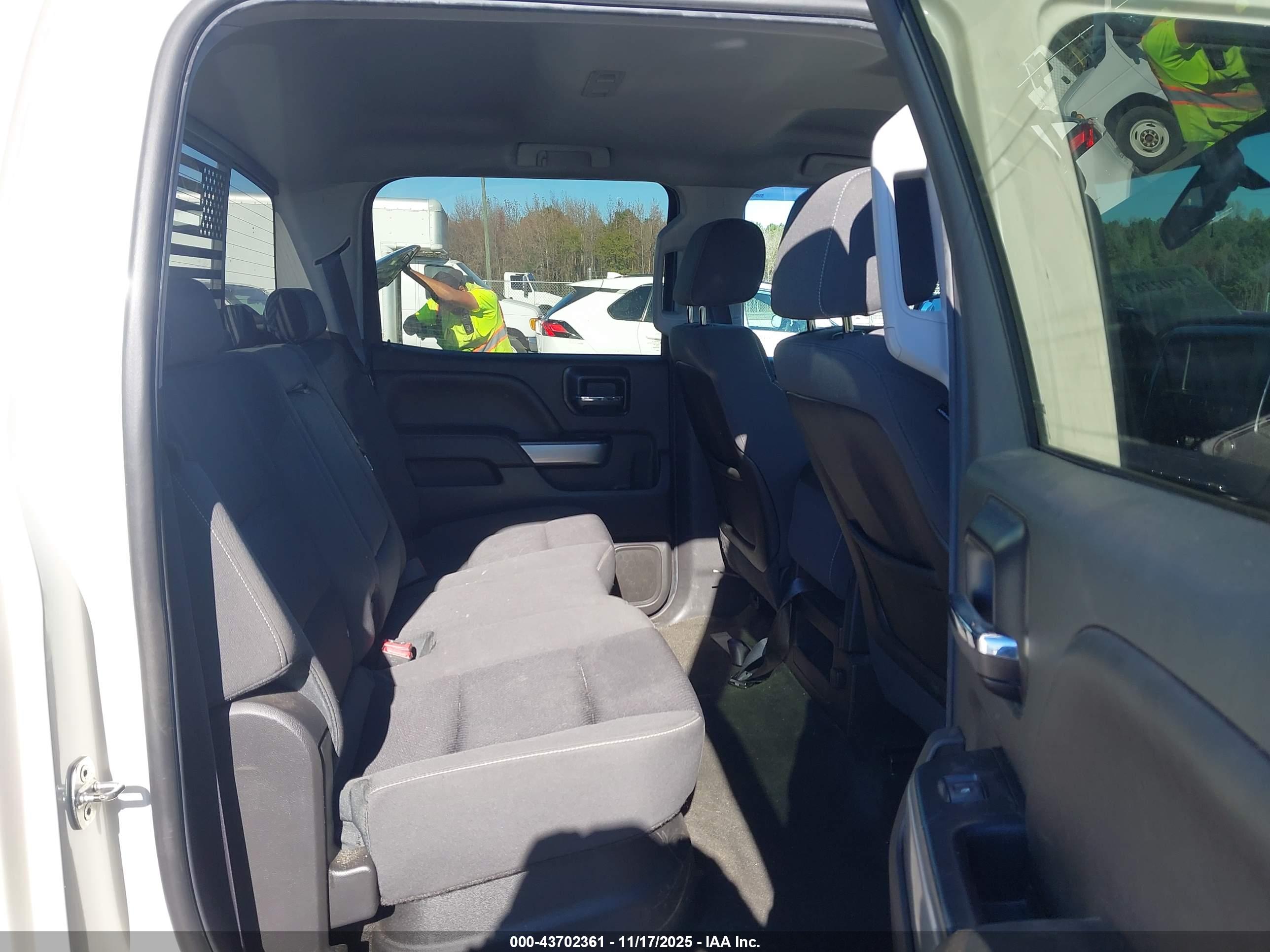 CHEVROLET SILVERADO image 8