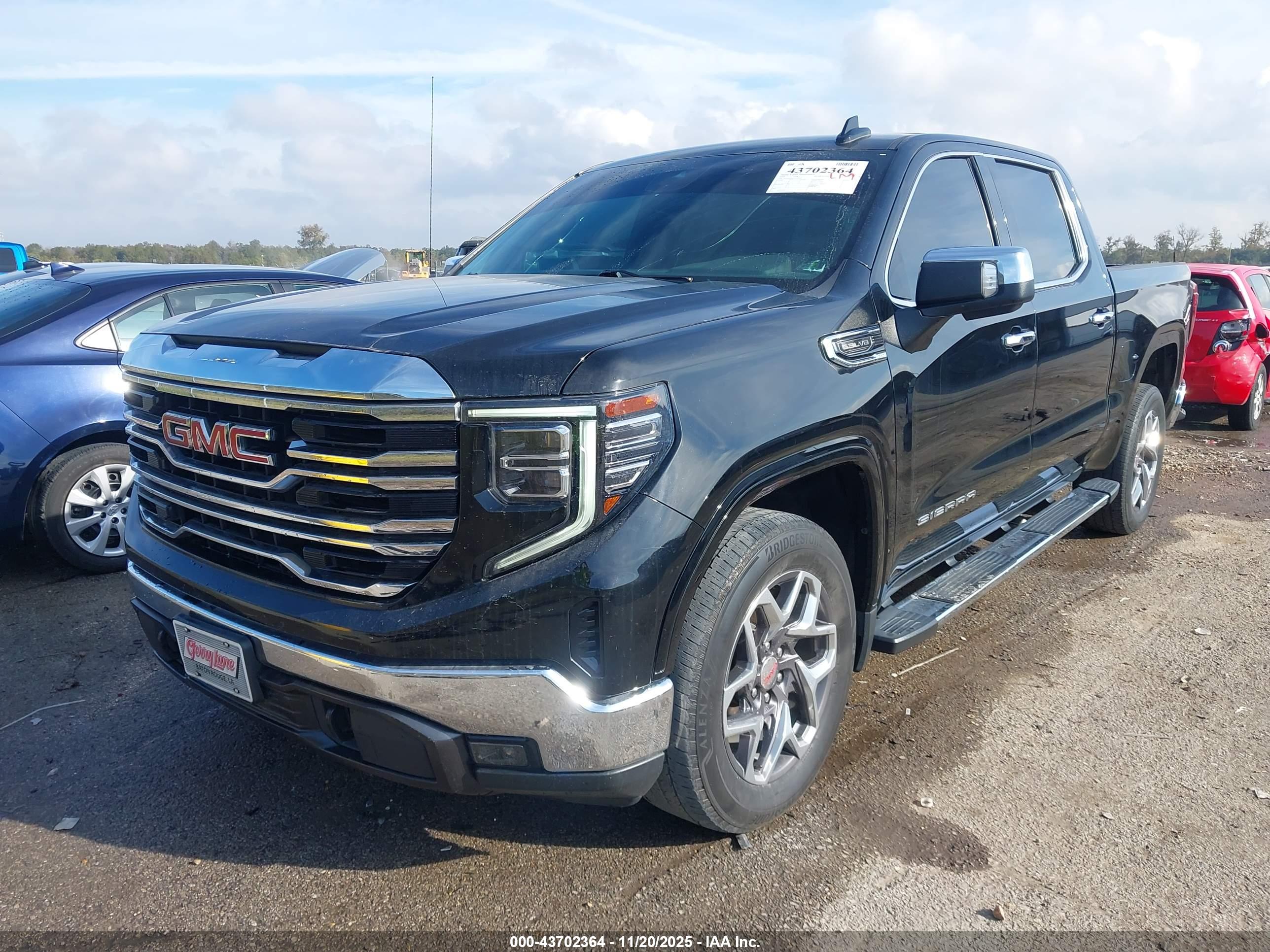 GMC SIERRA image 2