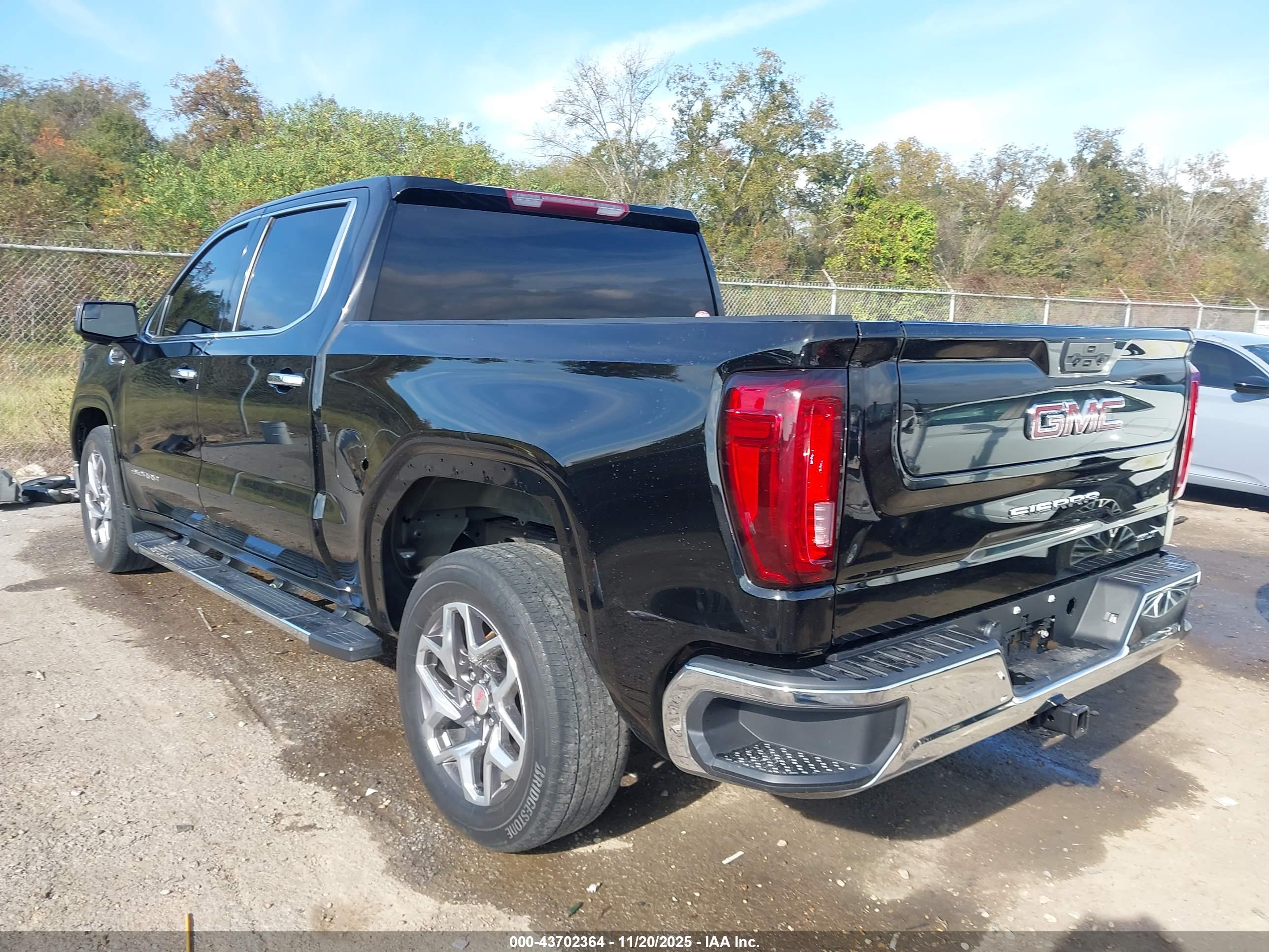 GMC SIERRA image 3