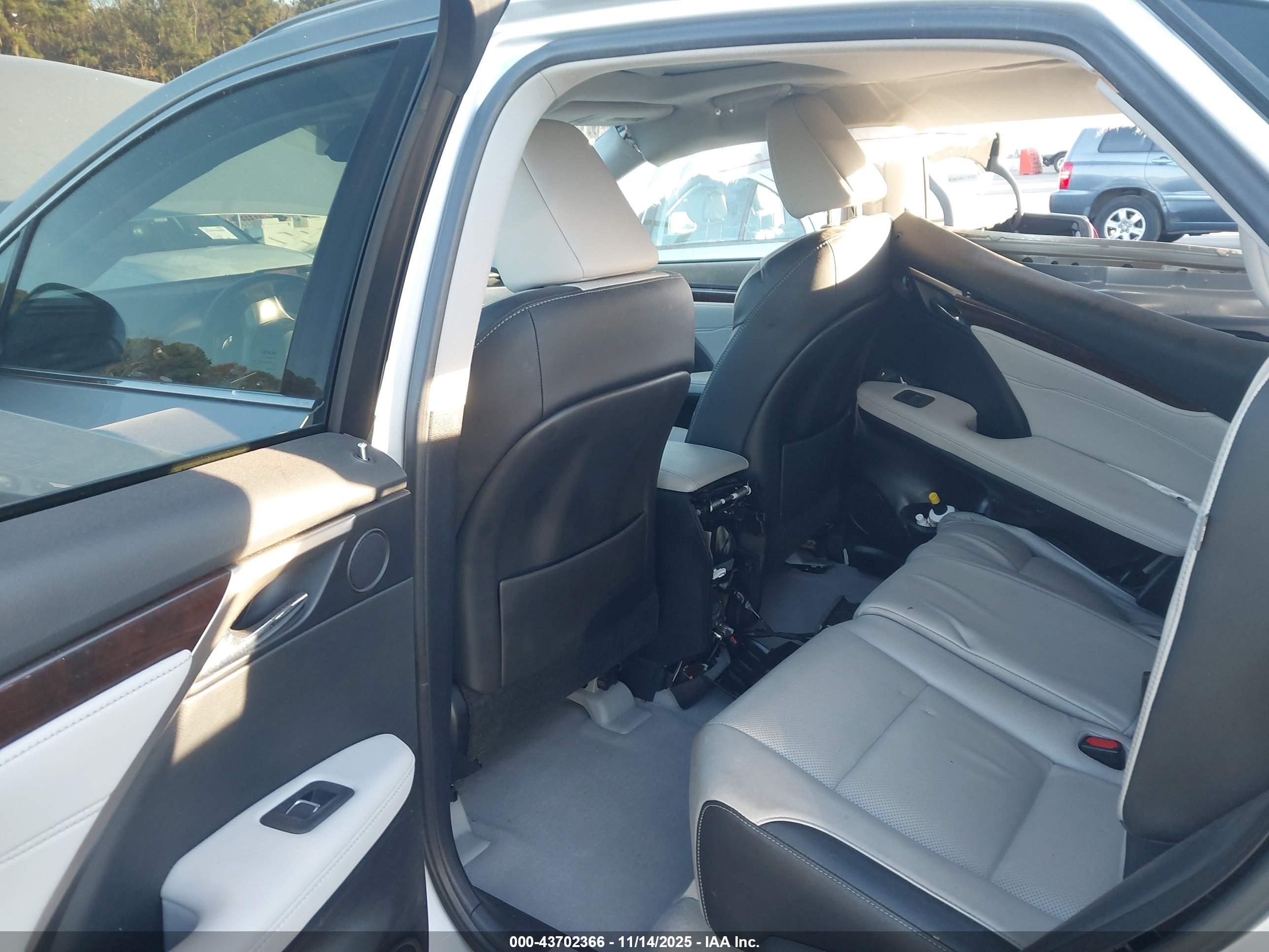 LEXUS RX image 8