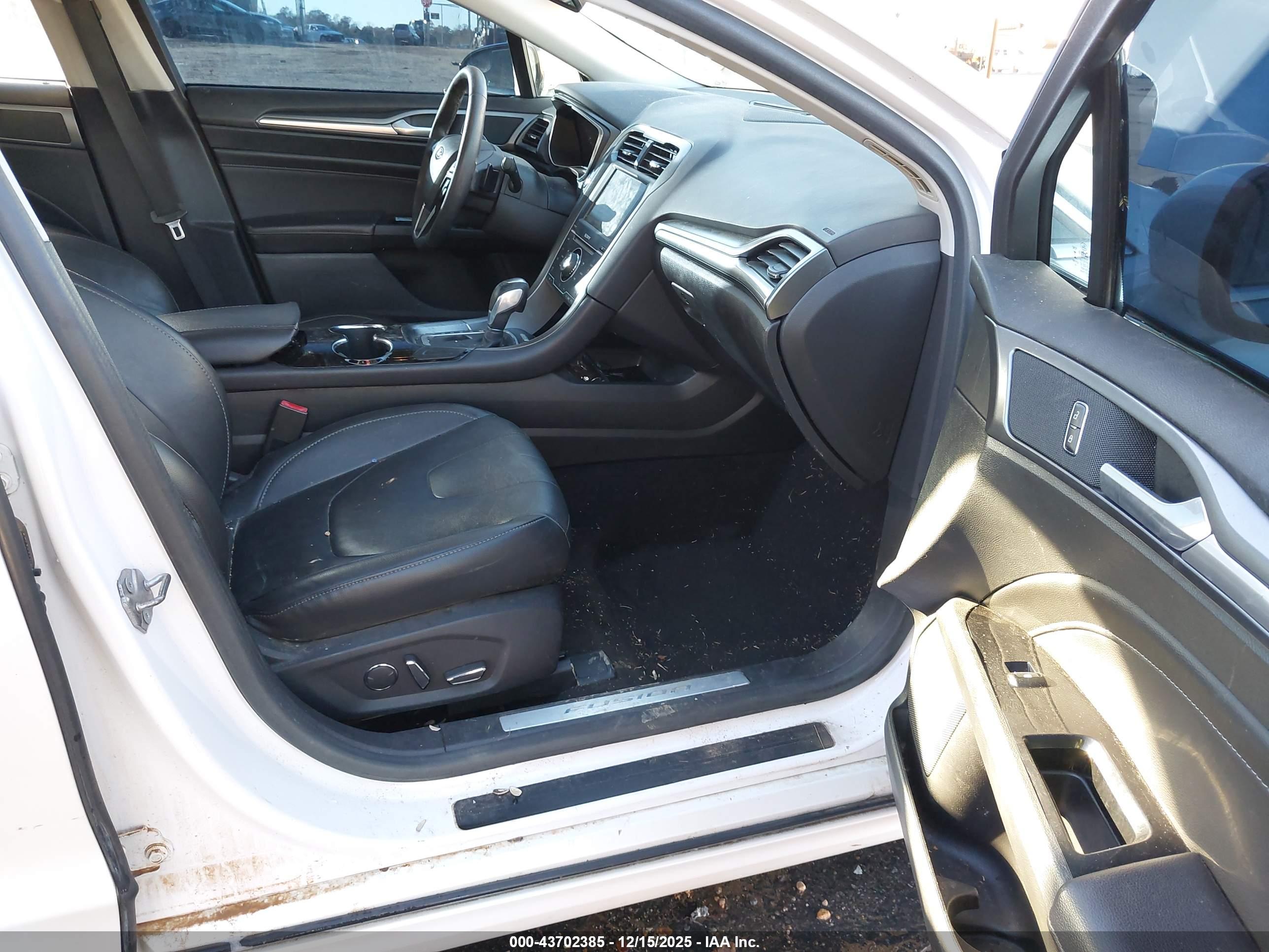 FORD FUSION image 5