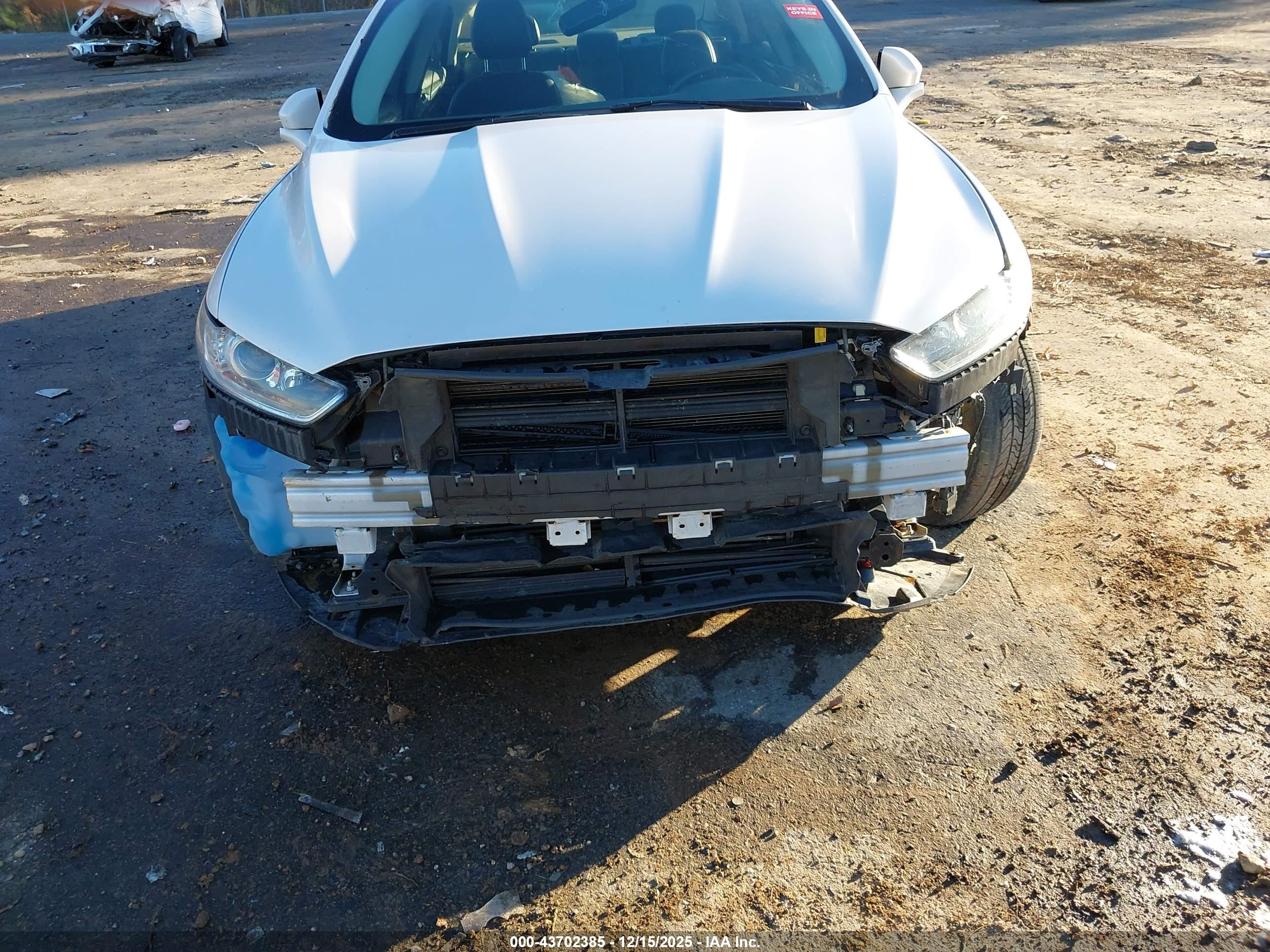 FORD FUSION image 6