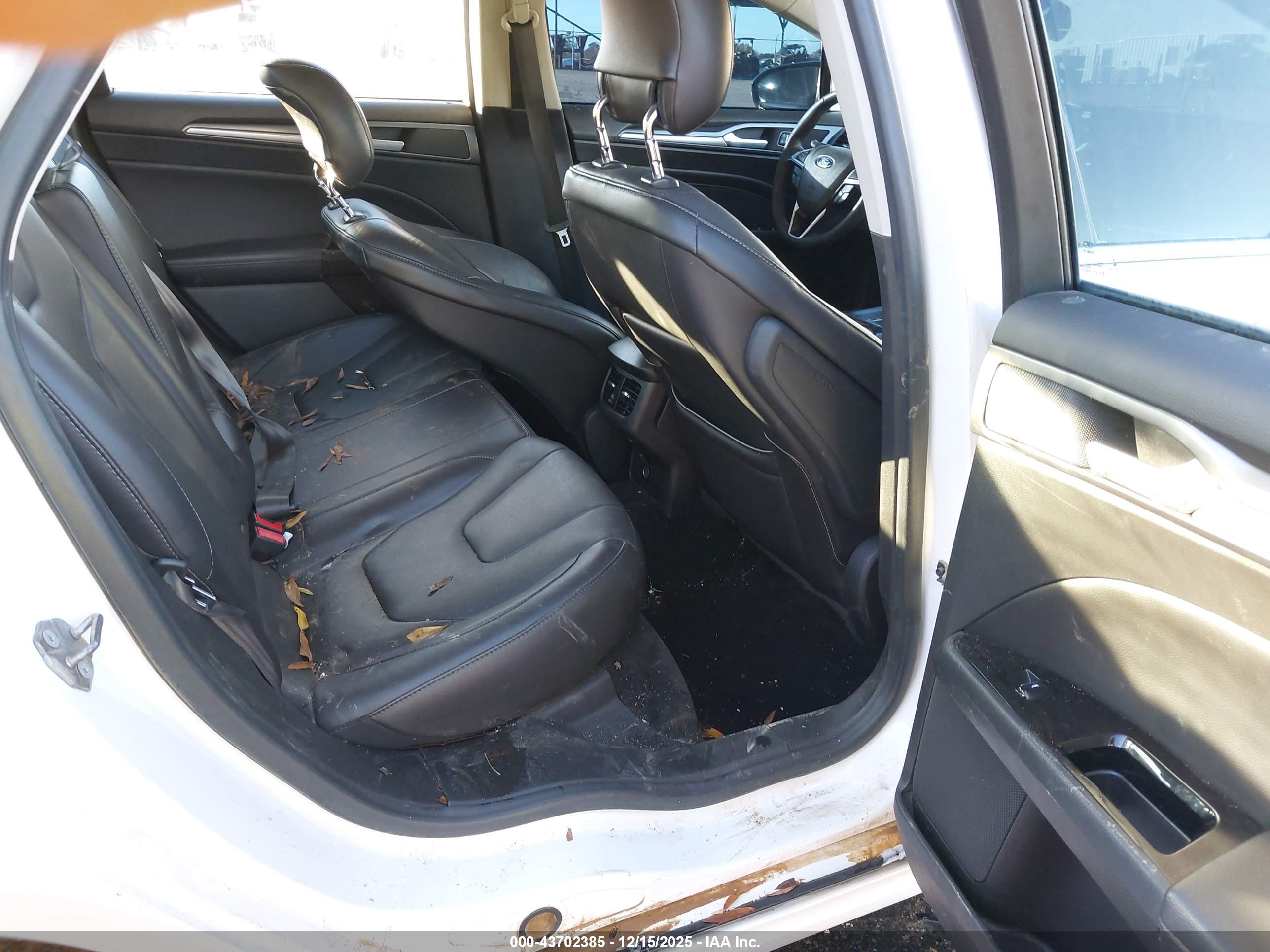 FORD FUSION image 8
