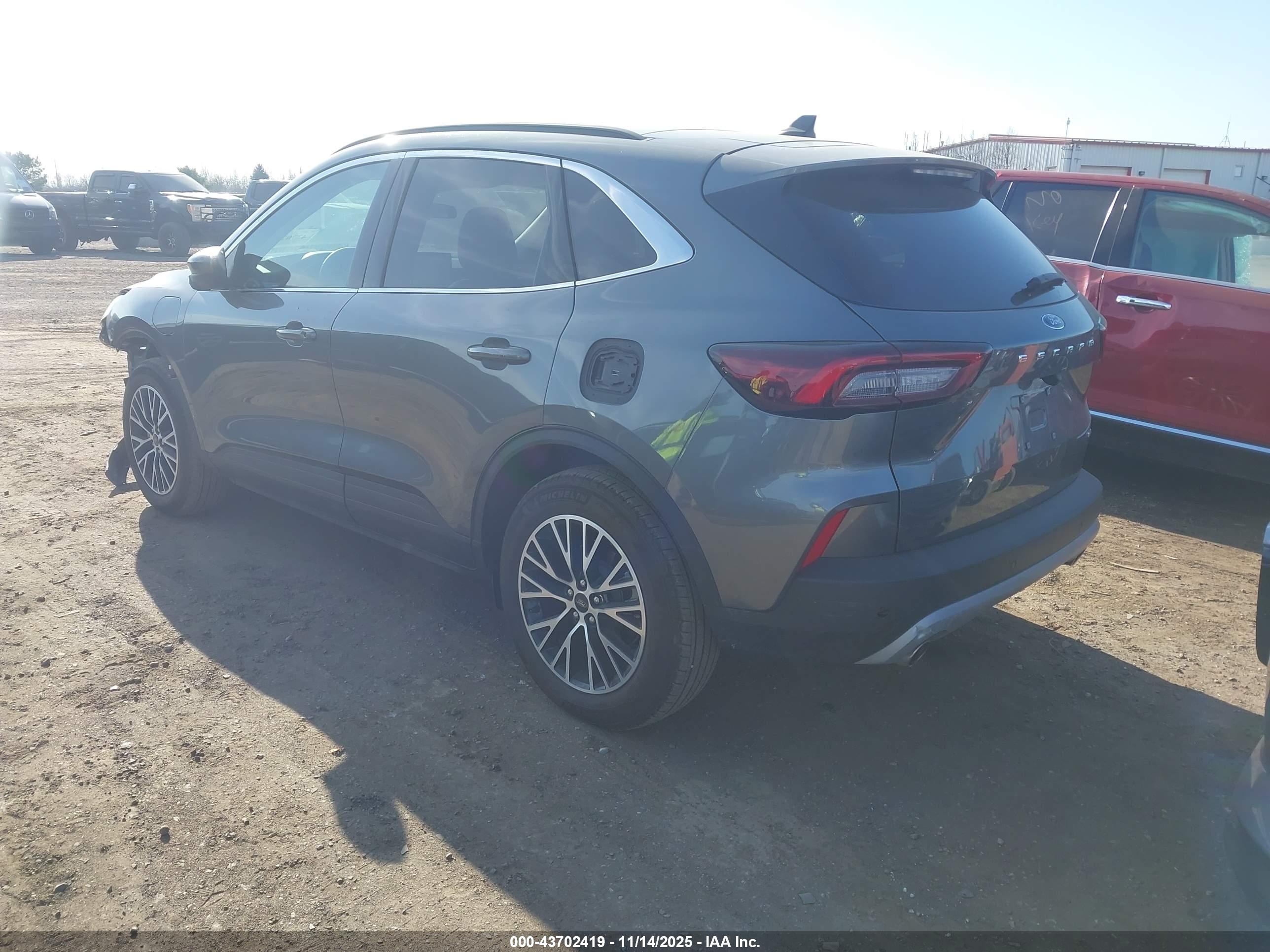 FORD ESCAPE image 3