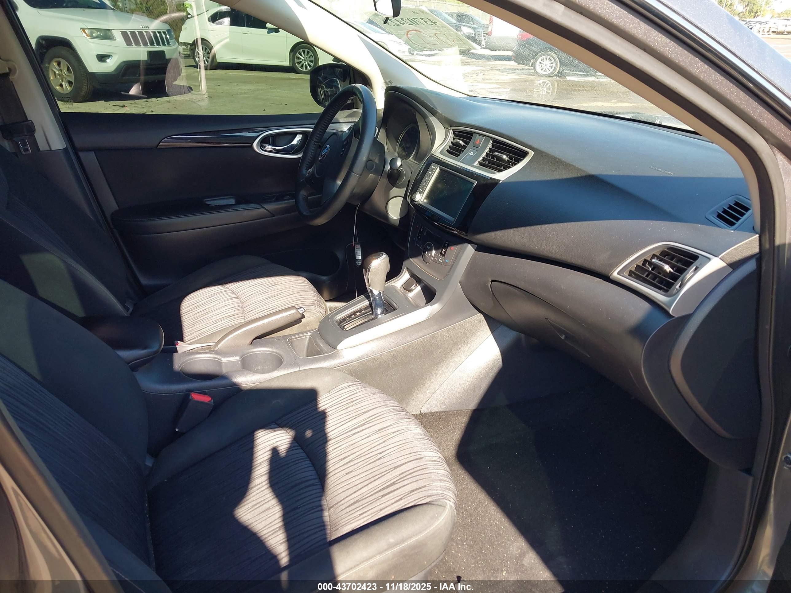 NISSAN SENTRA image 5