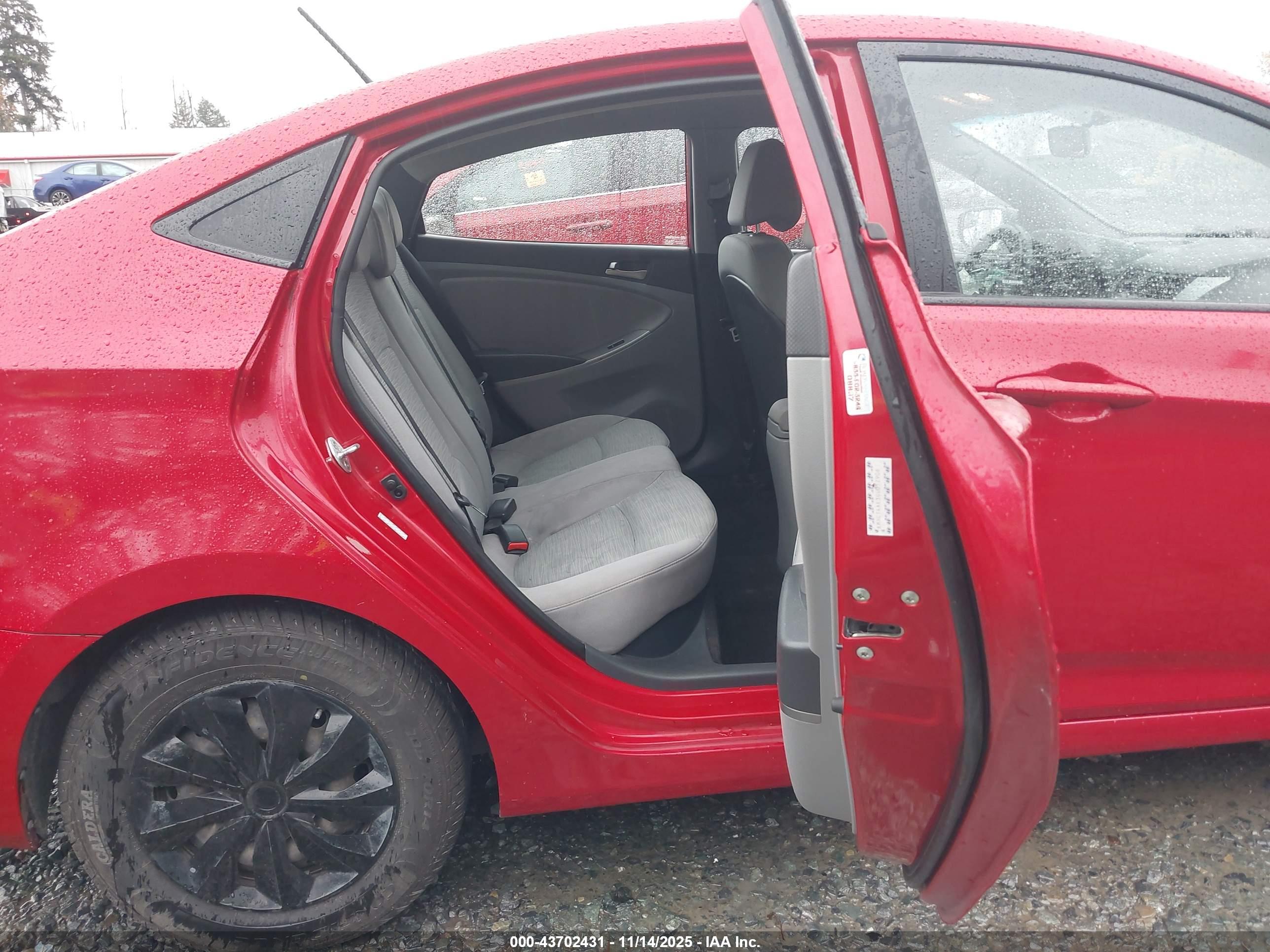HYUNDAI ACCENT image 8