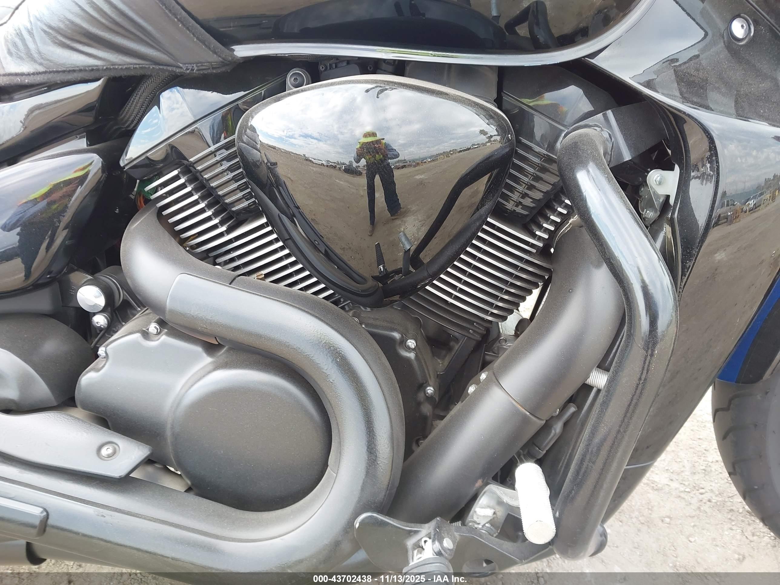 SUZUKI VZR1800 image 8