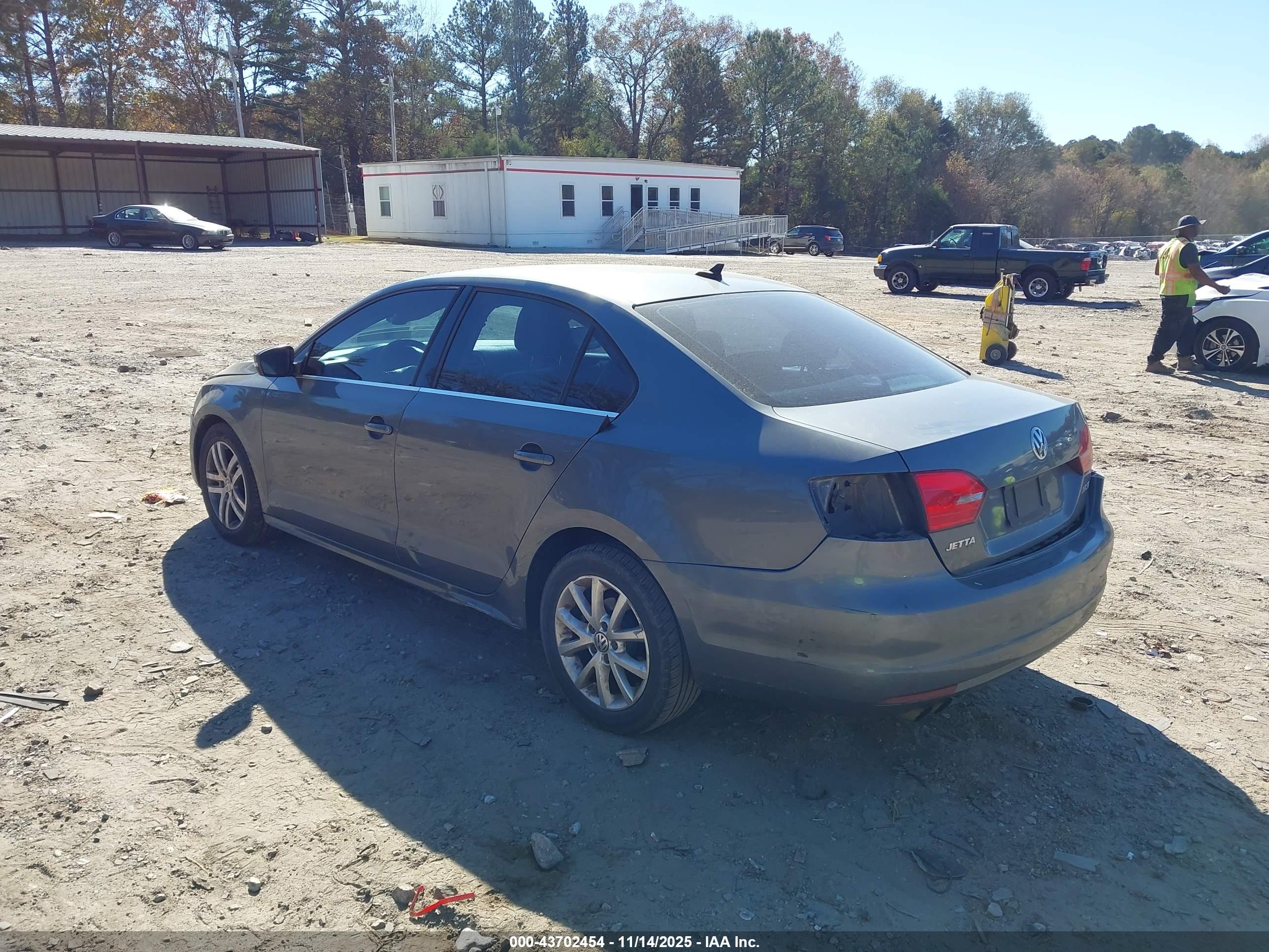 VOLKSWAGEN JETTA image 3