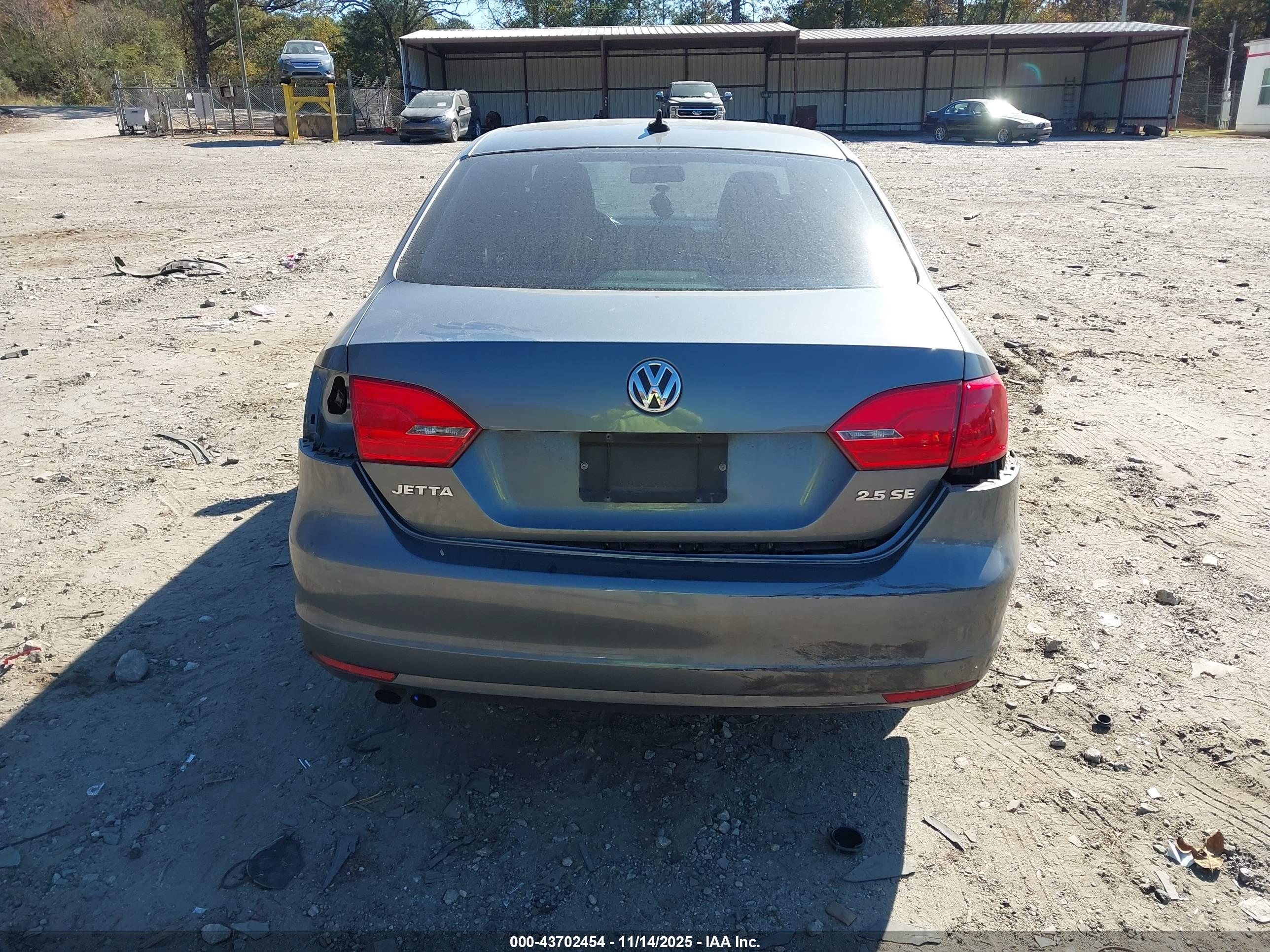 VOLKSWAGEN JETTA image 6