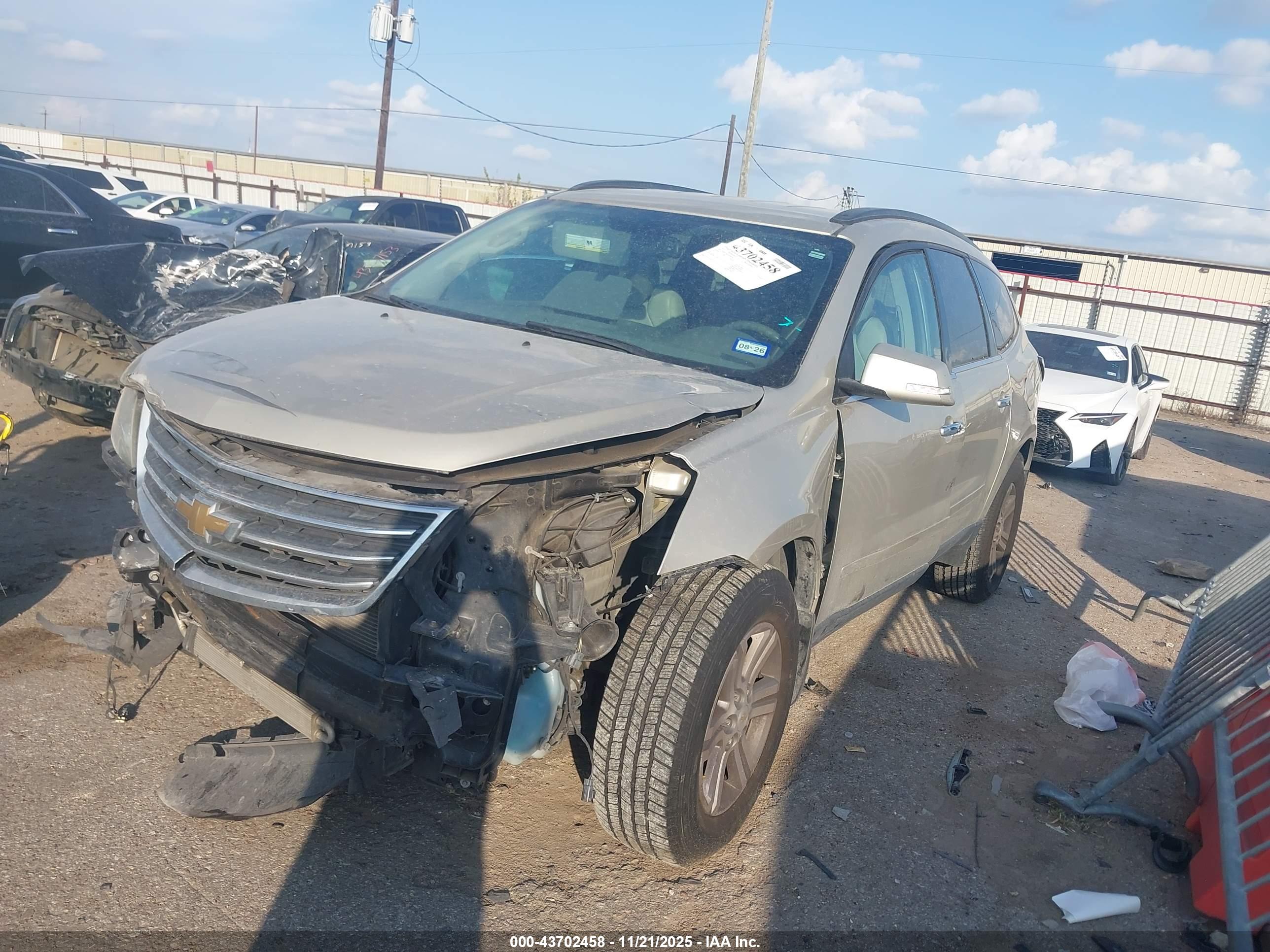 CHEVROLET TRAVERSE image 2