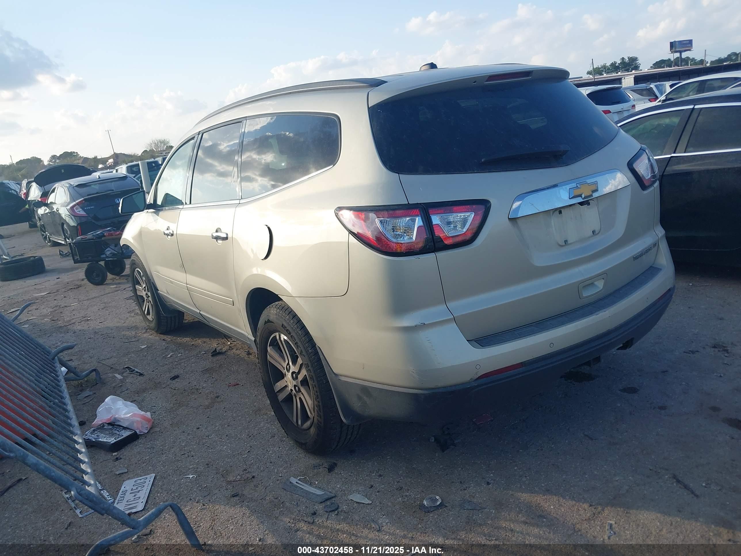 CHEVROLET TRAVERSE image 3