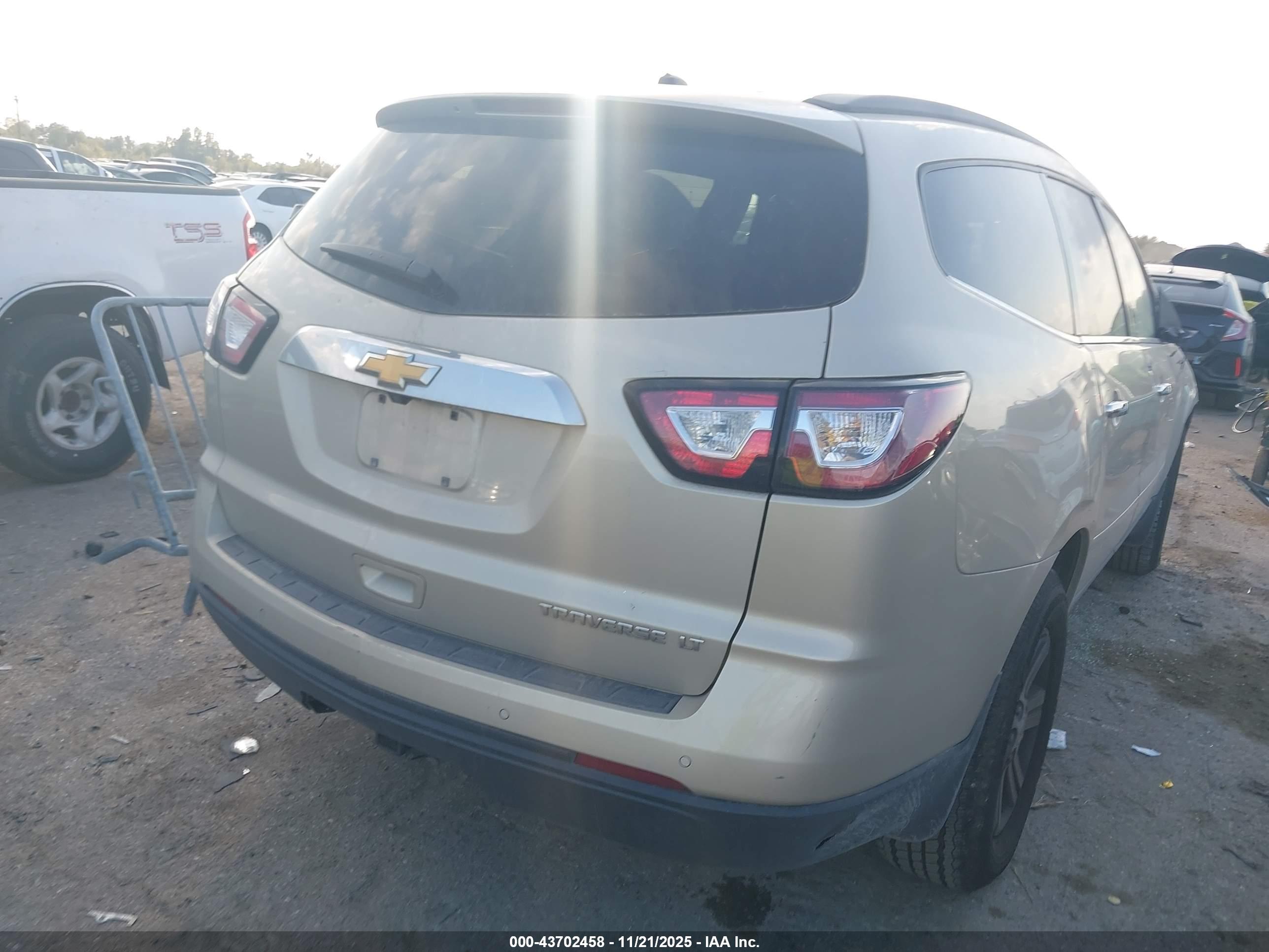 CHEVROLET TRAVERSE image 4