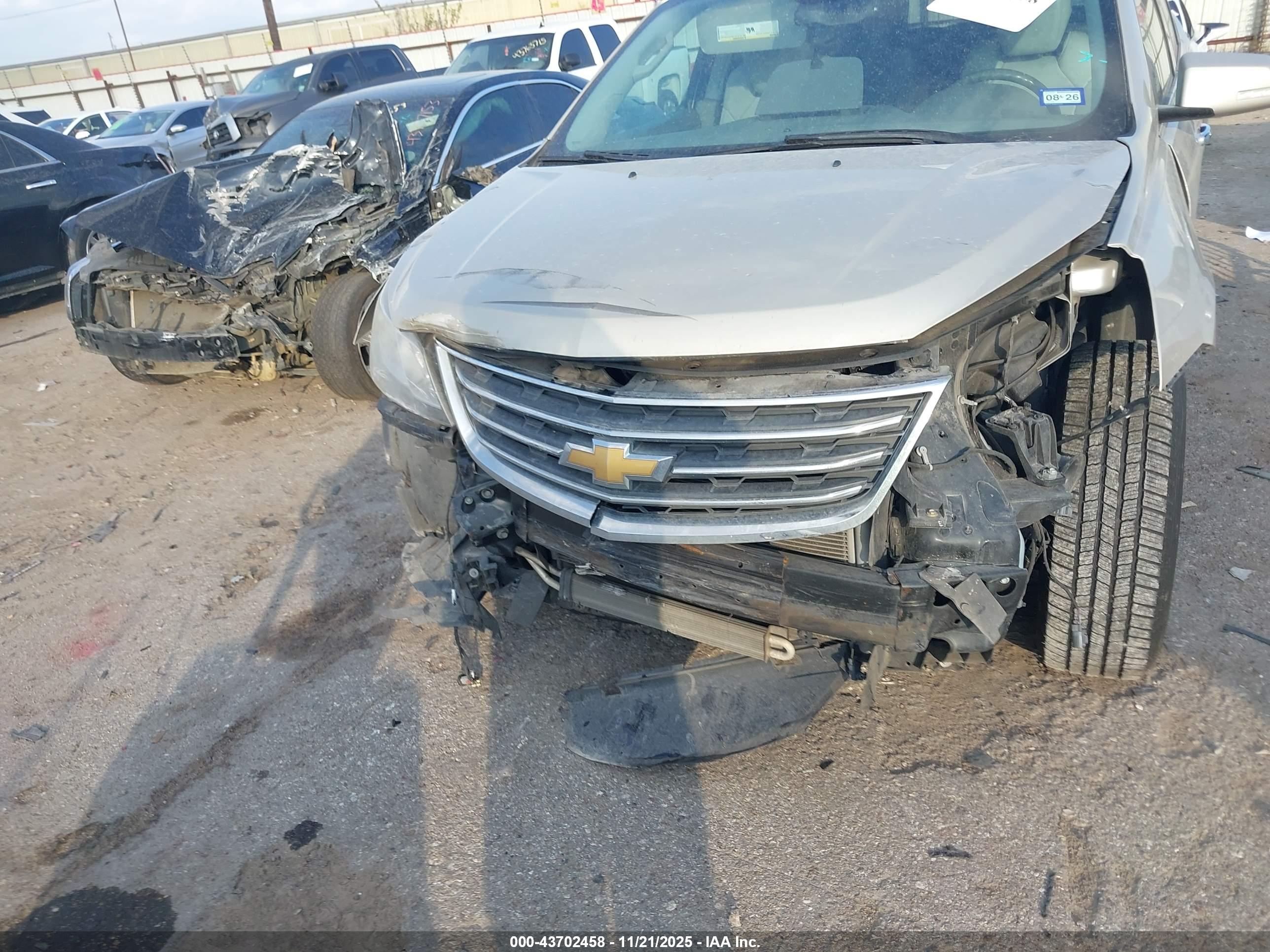 CHEVROLET TRAVERSE image 6