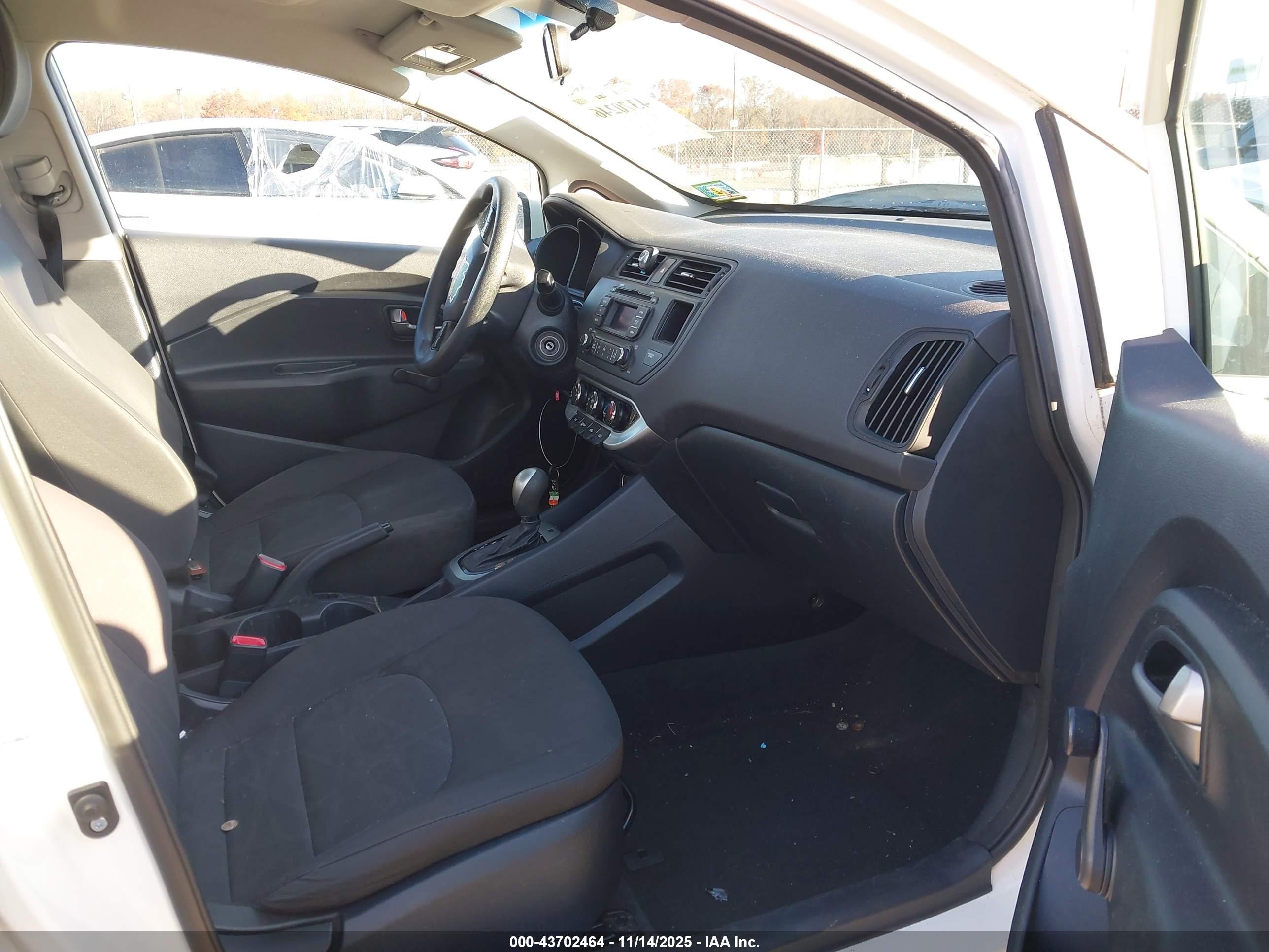KIA RIO image 5