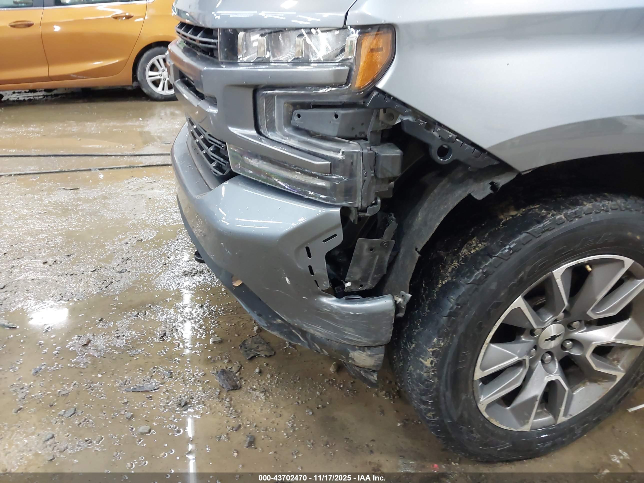 CHEVROLET SILVERADO image 6