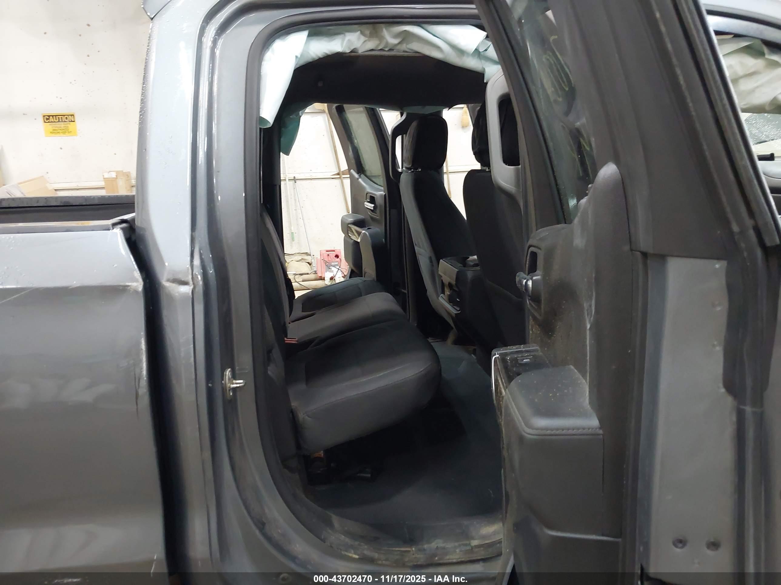 CHEVROLET SILVERADO image 8