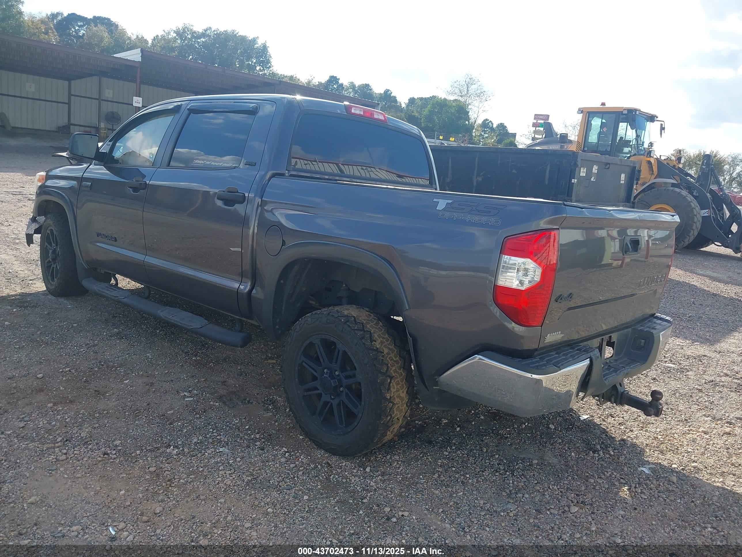 TOYOTA TUNDRA image 3