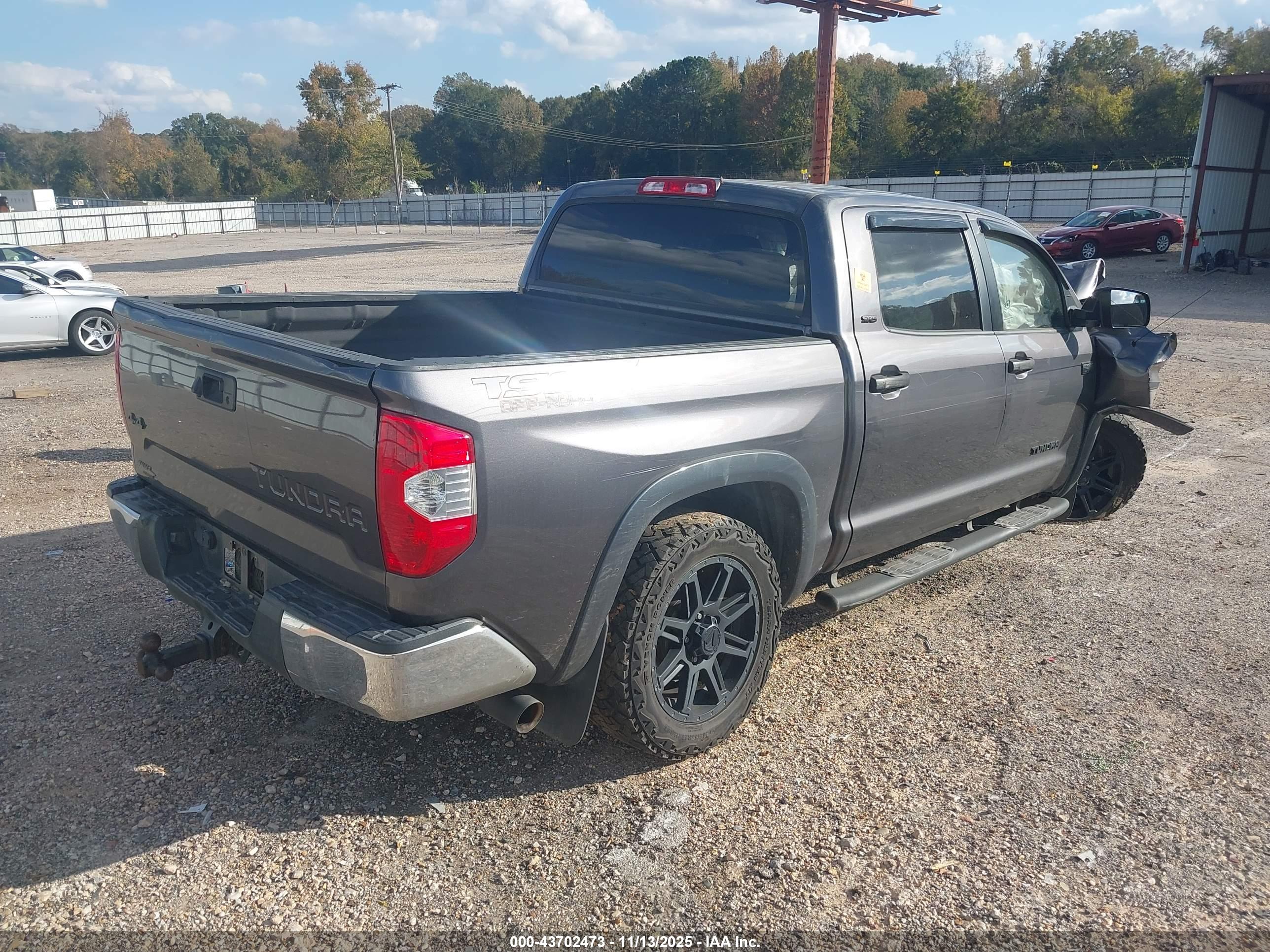 TOYOTA TUNDRA image 4