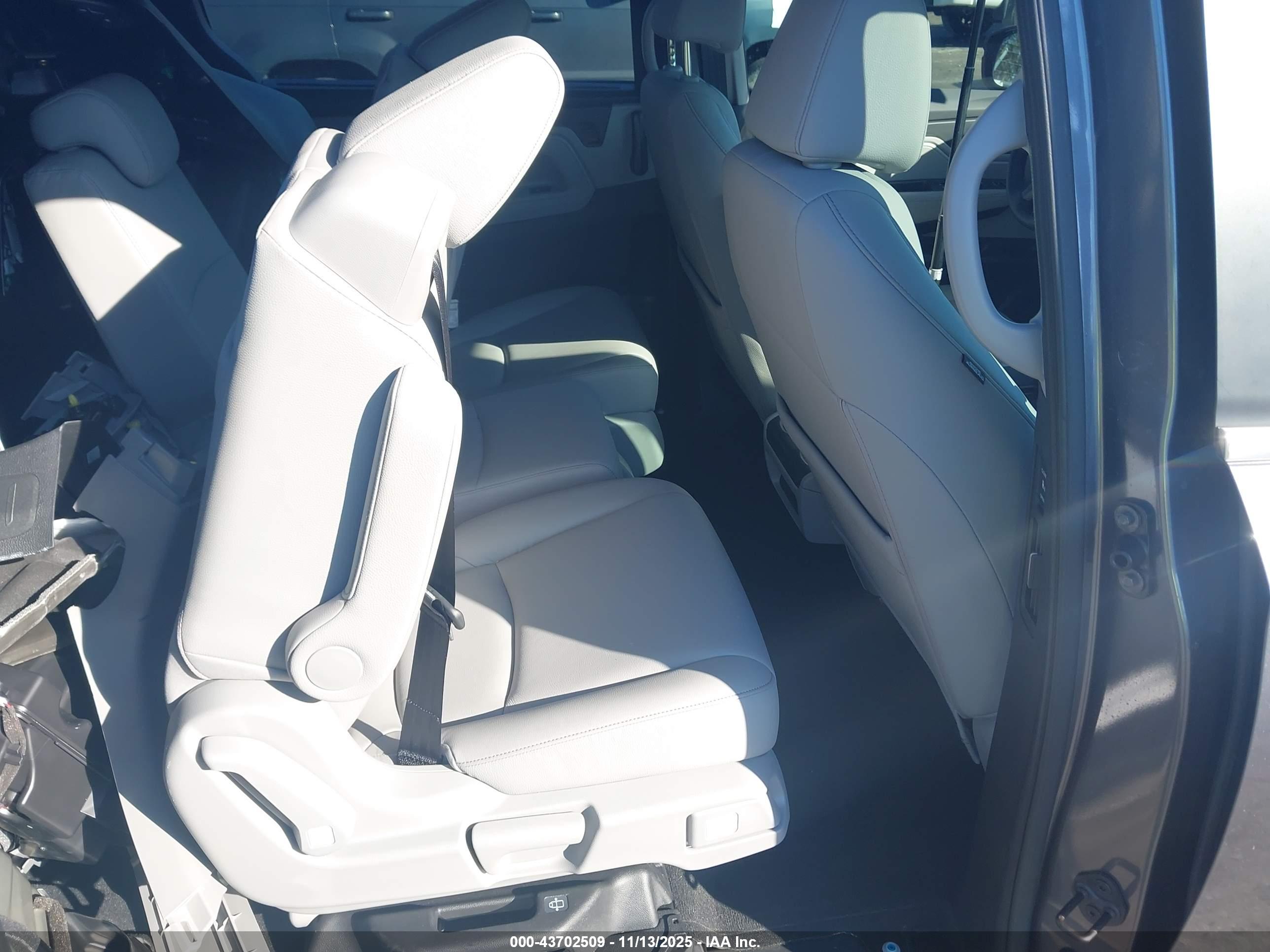 HONDA ODYSSEY image 8