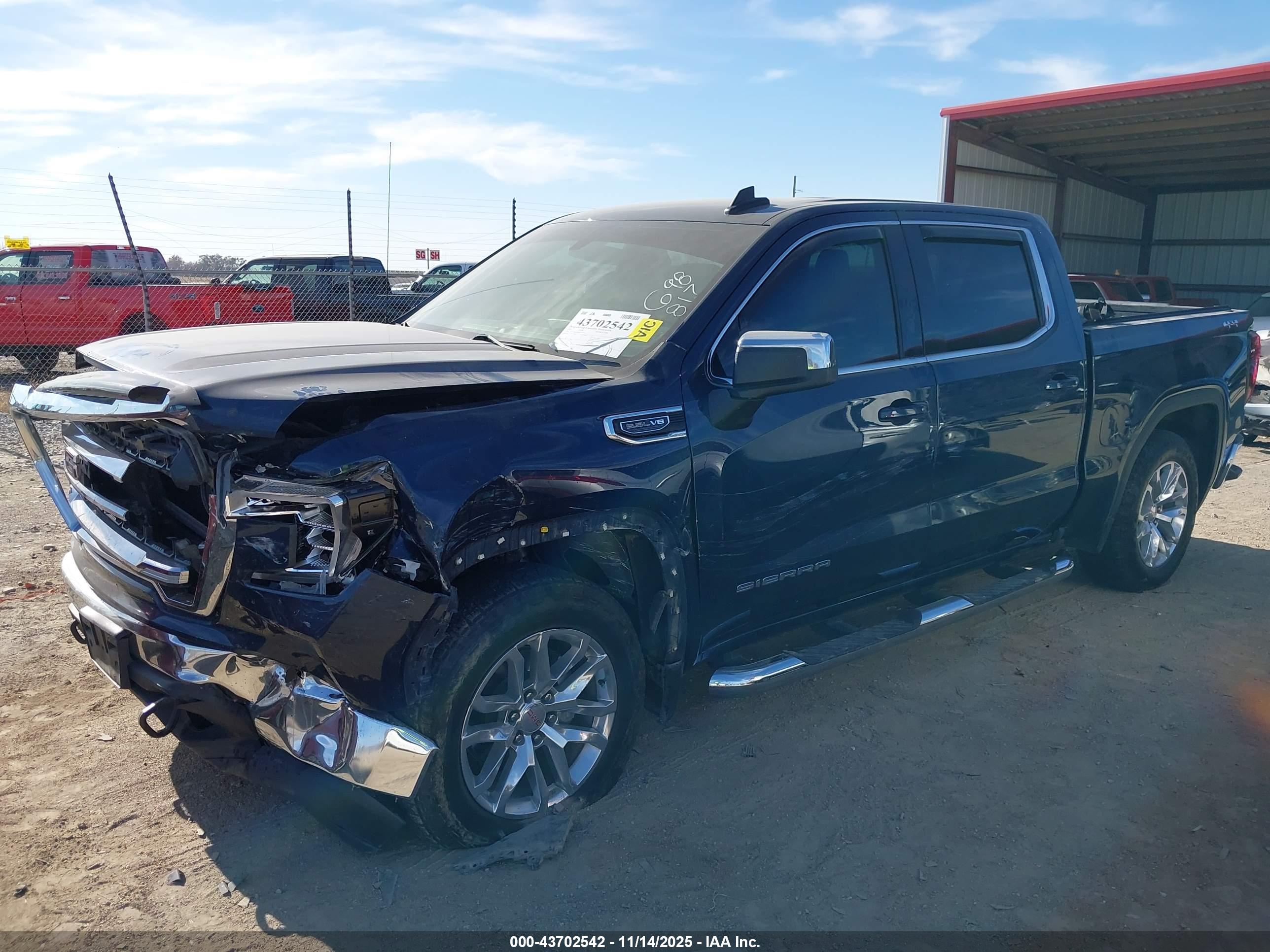 GMC SIERRA image 2