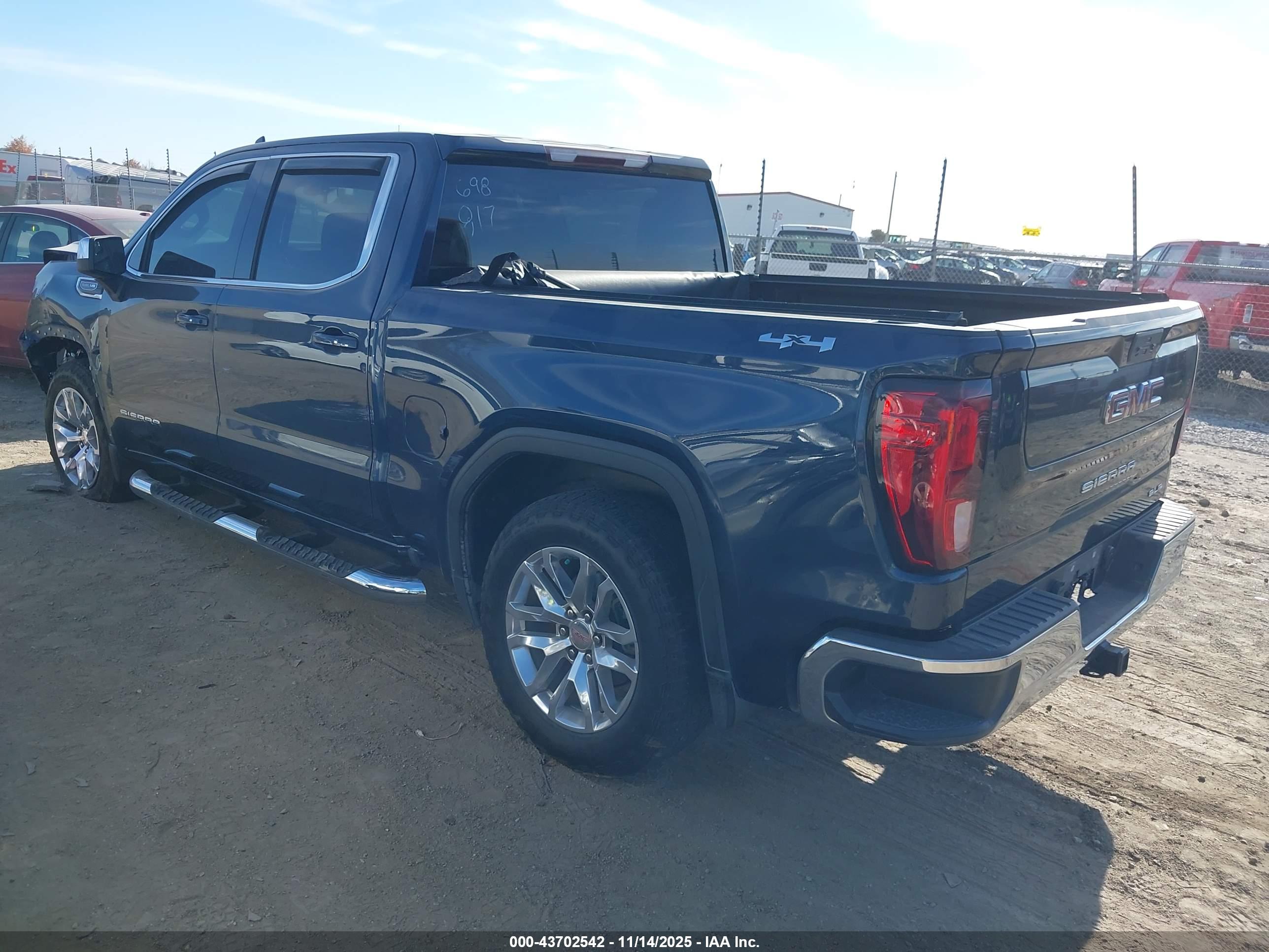 GMC SIERRA image 3