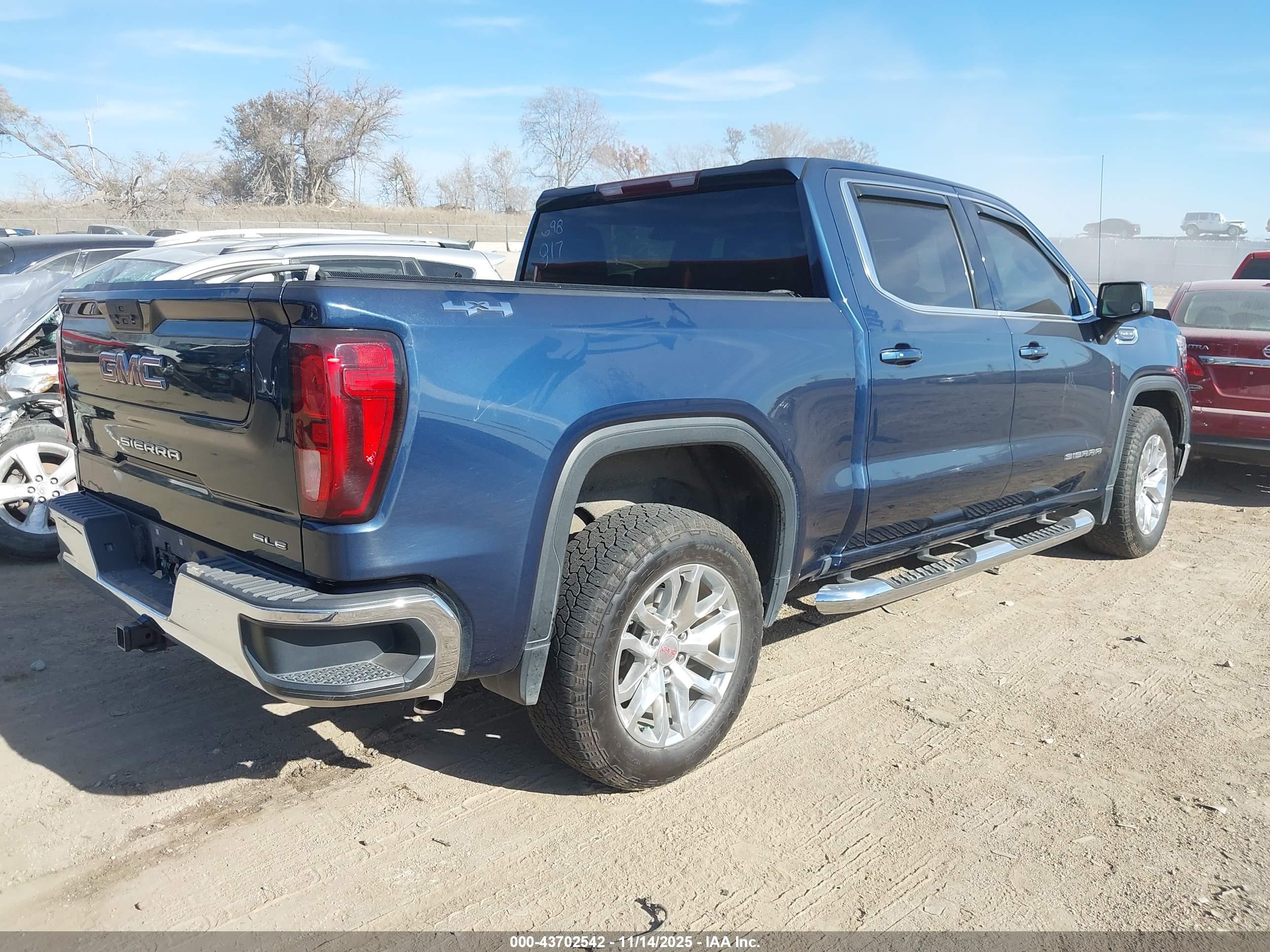 GMC SIERRA image 4