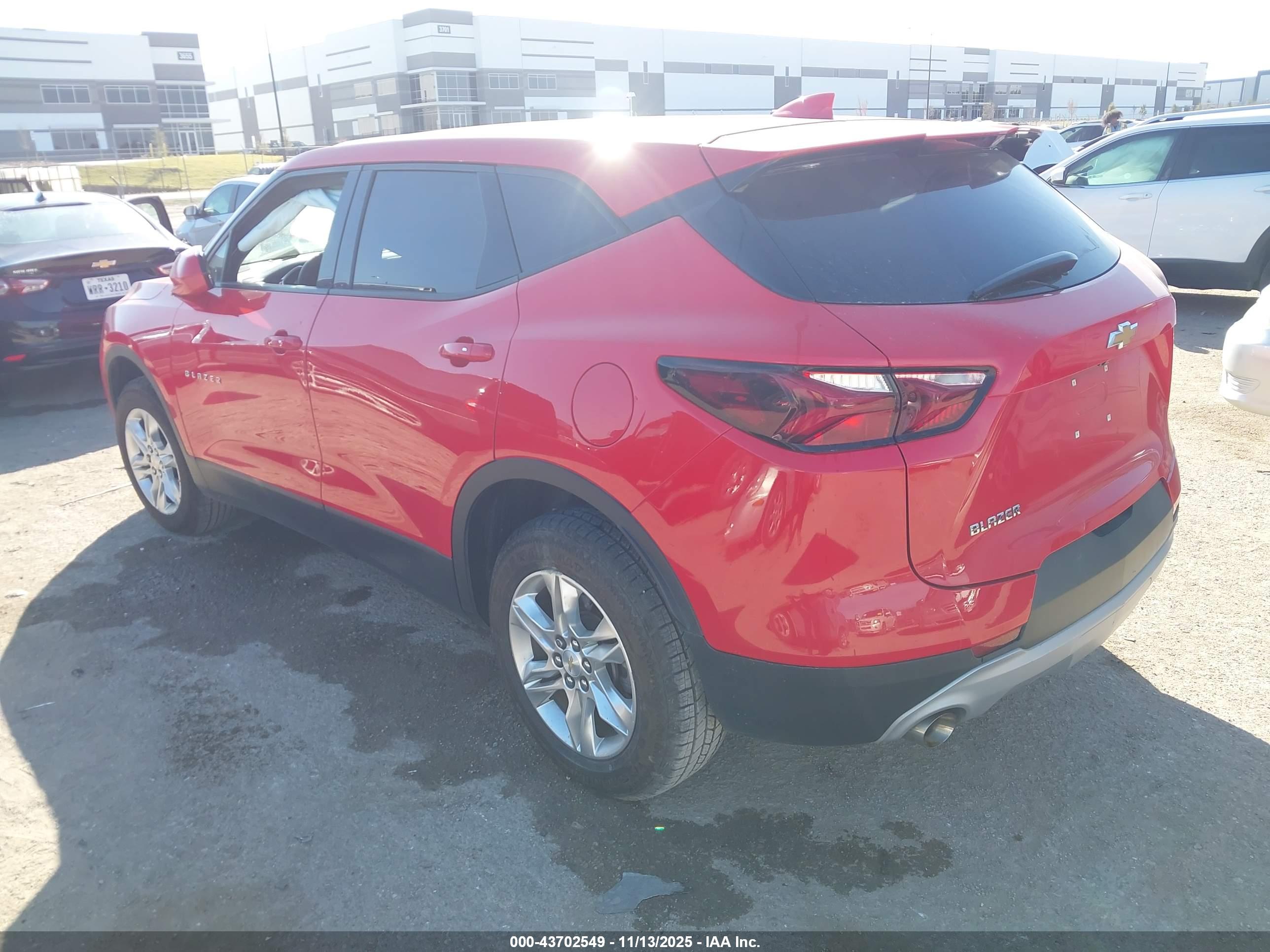 CHEVROLET BLAZER image 3