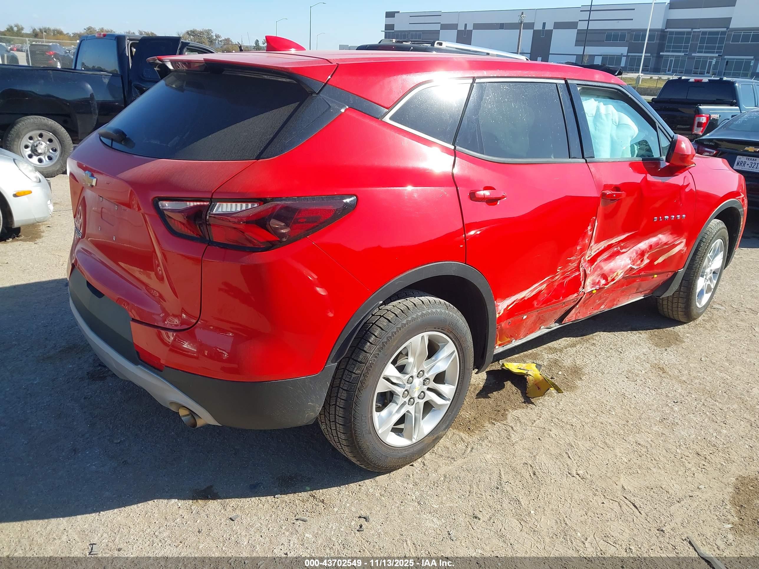 CHEVROLET BLAZER image 4