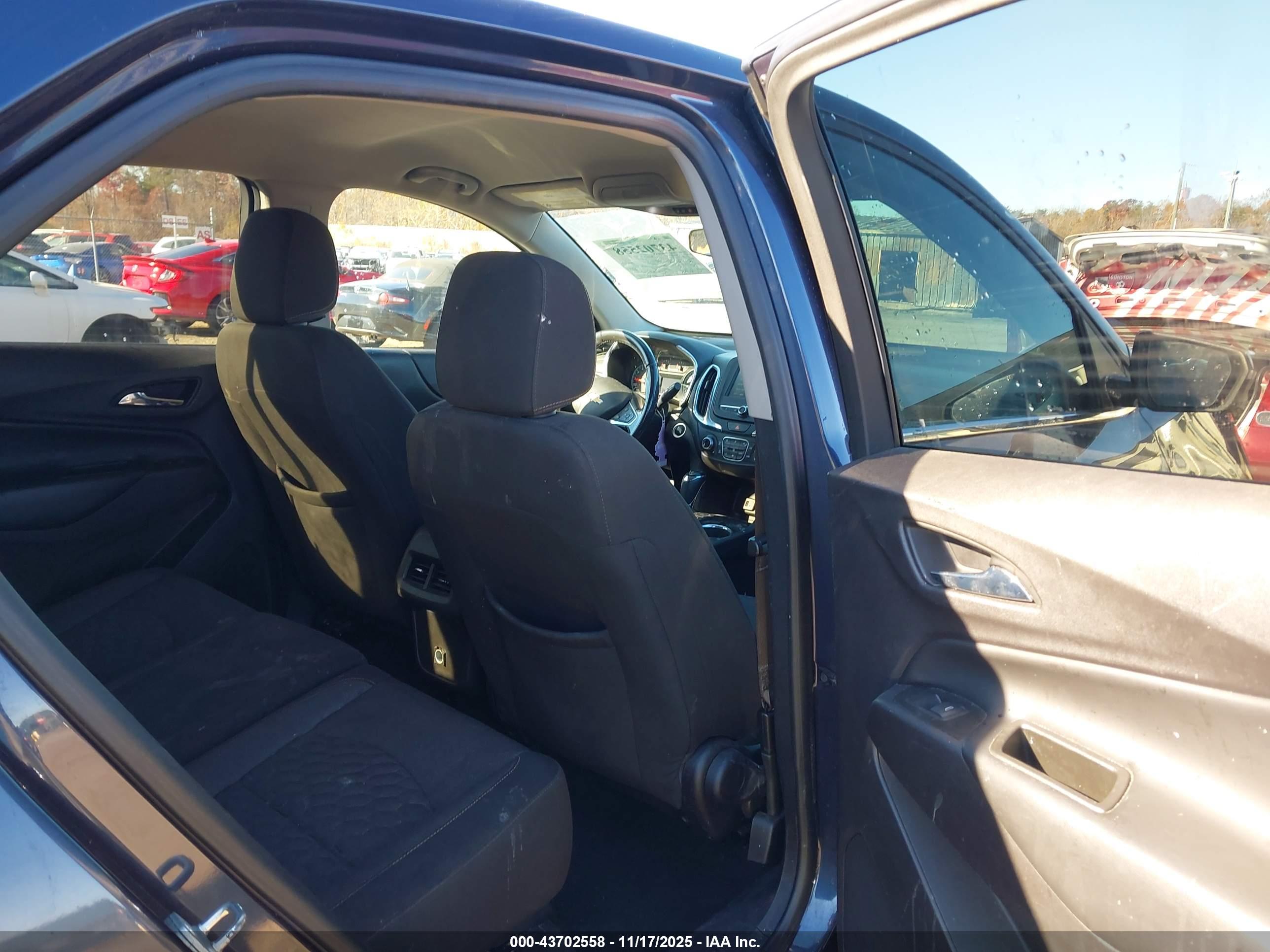 CHEVROLET EQUINOX image 8