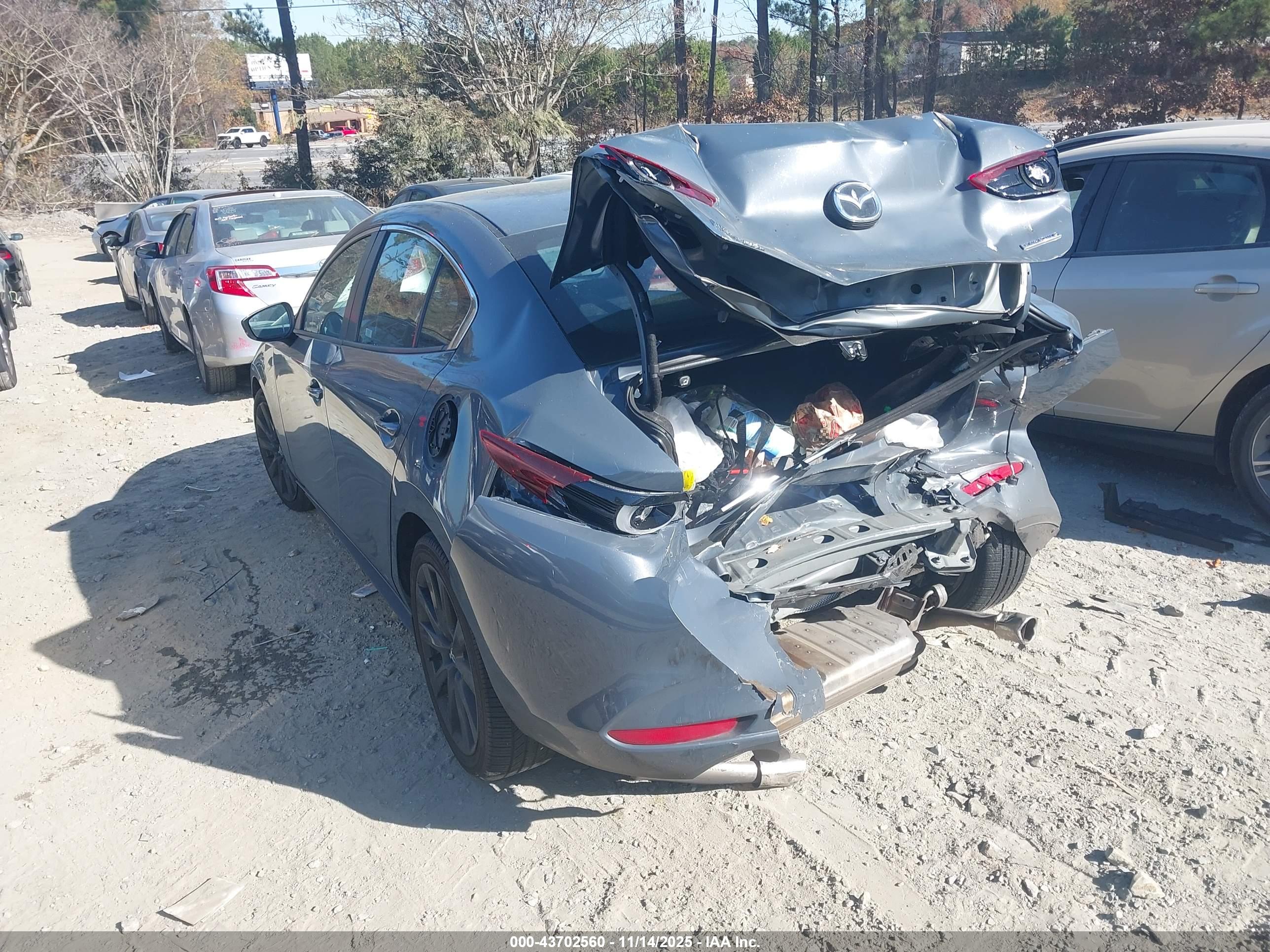 MAZDA MAZDA3 image 3