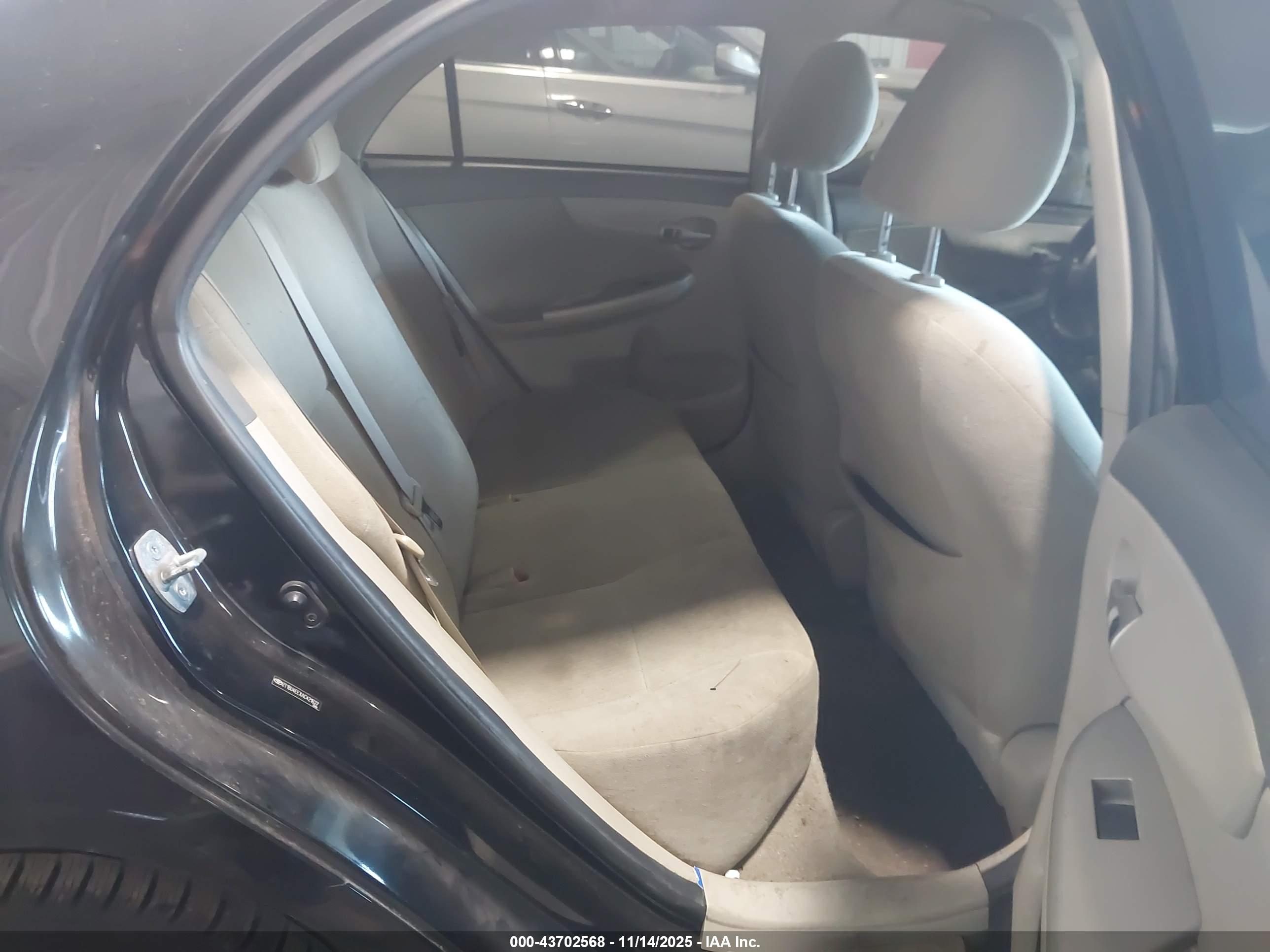 TOYOTA COROLLA image 8