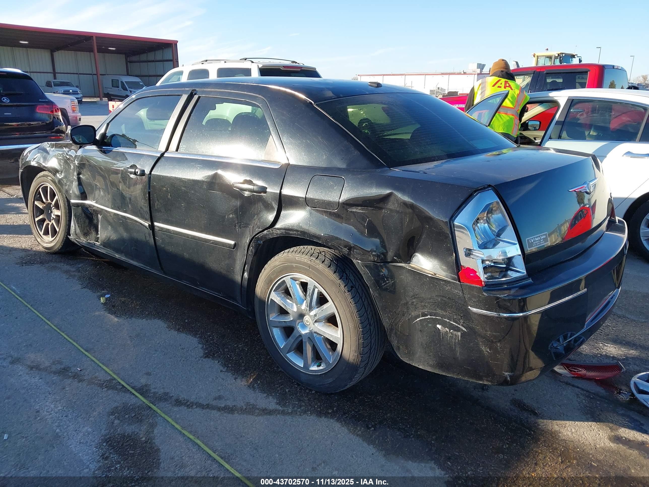 CHRYSLER 300 image 3