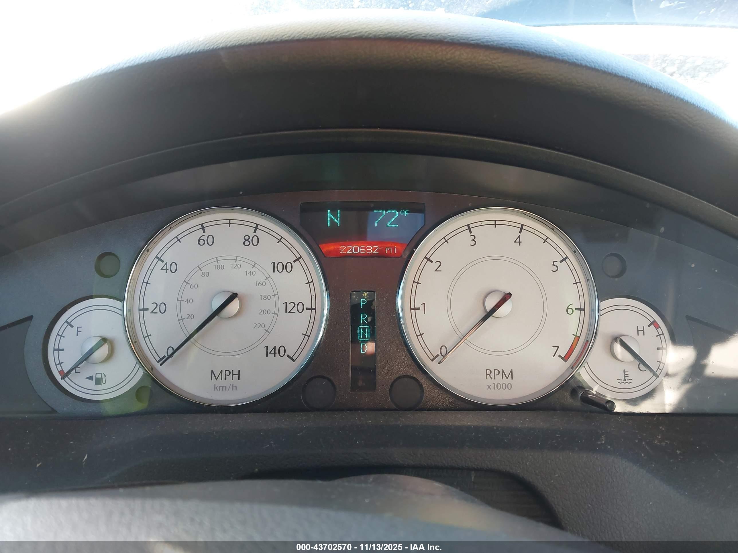 CHRYSLER 300 image 7