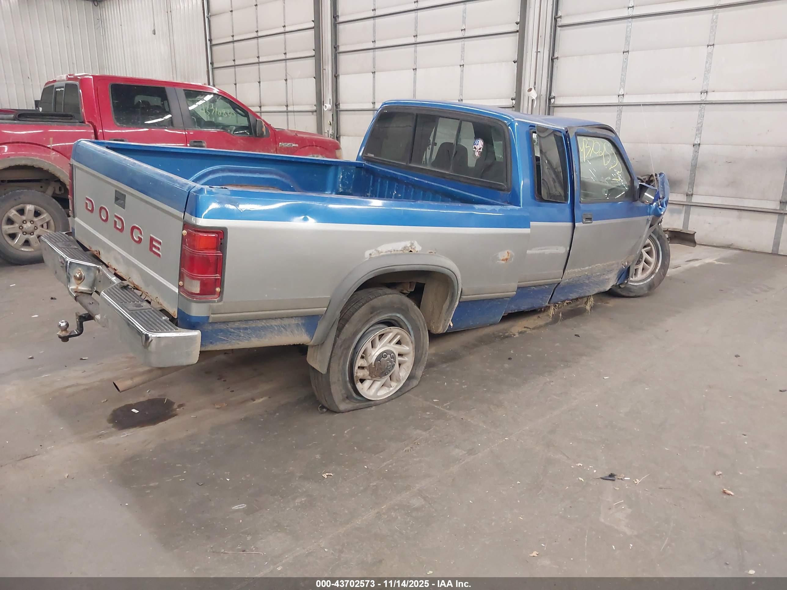 DODGE DAKOTA image 4