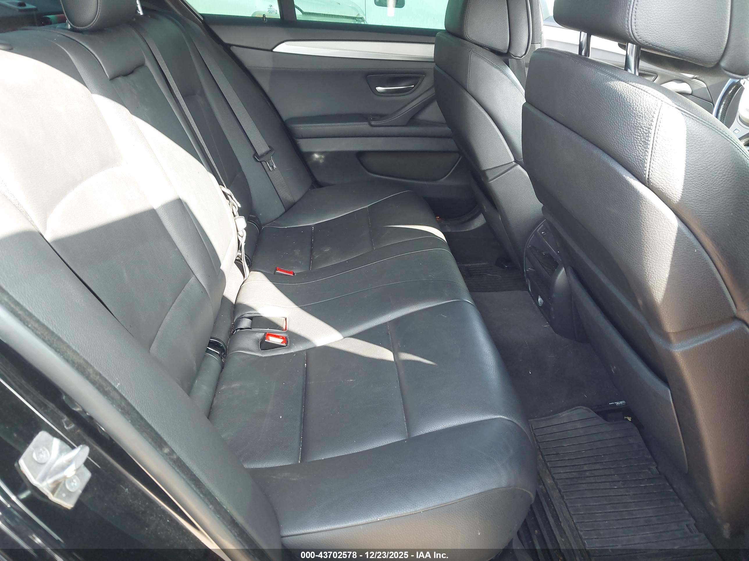 BMW 550I image 8