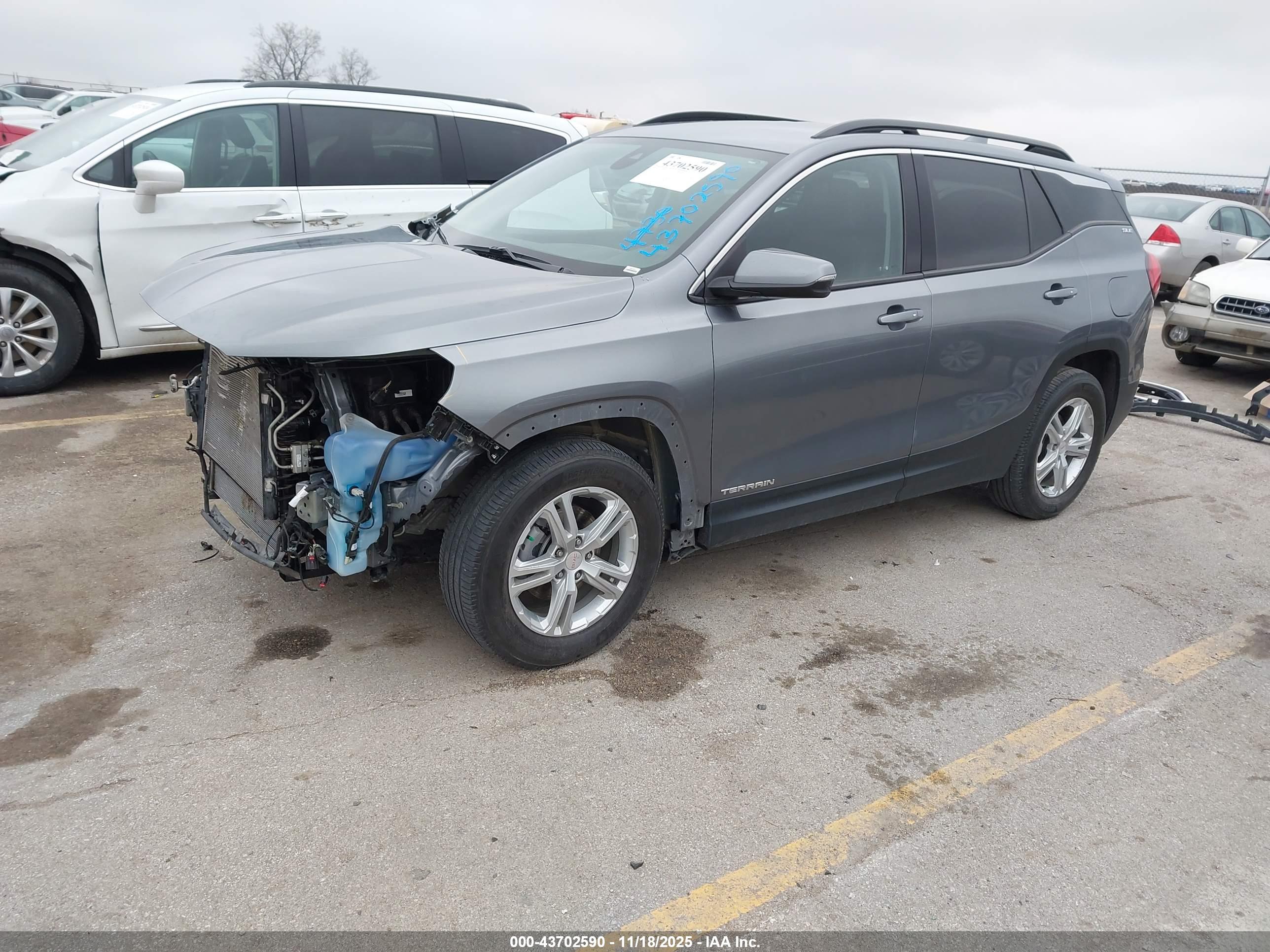 GMC TERRAIN image 2
