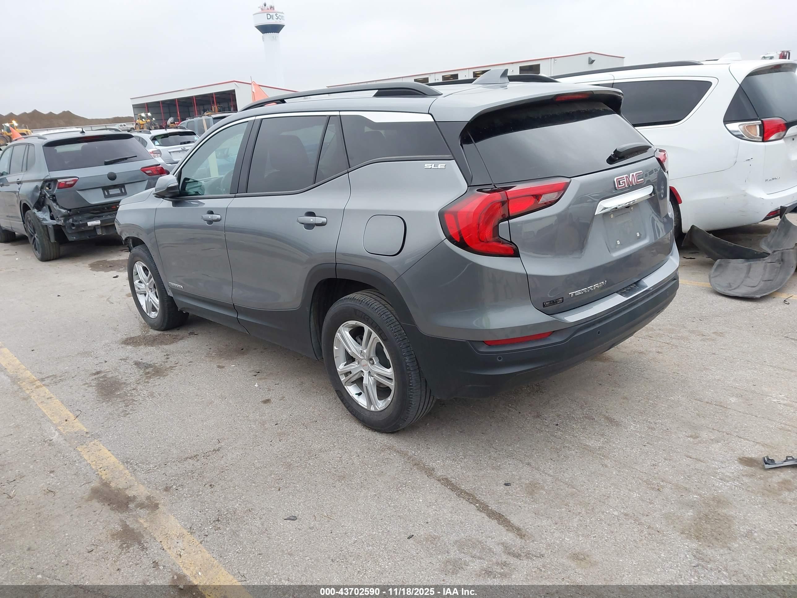 GMC TERRAIN image 3