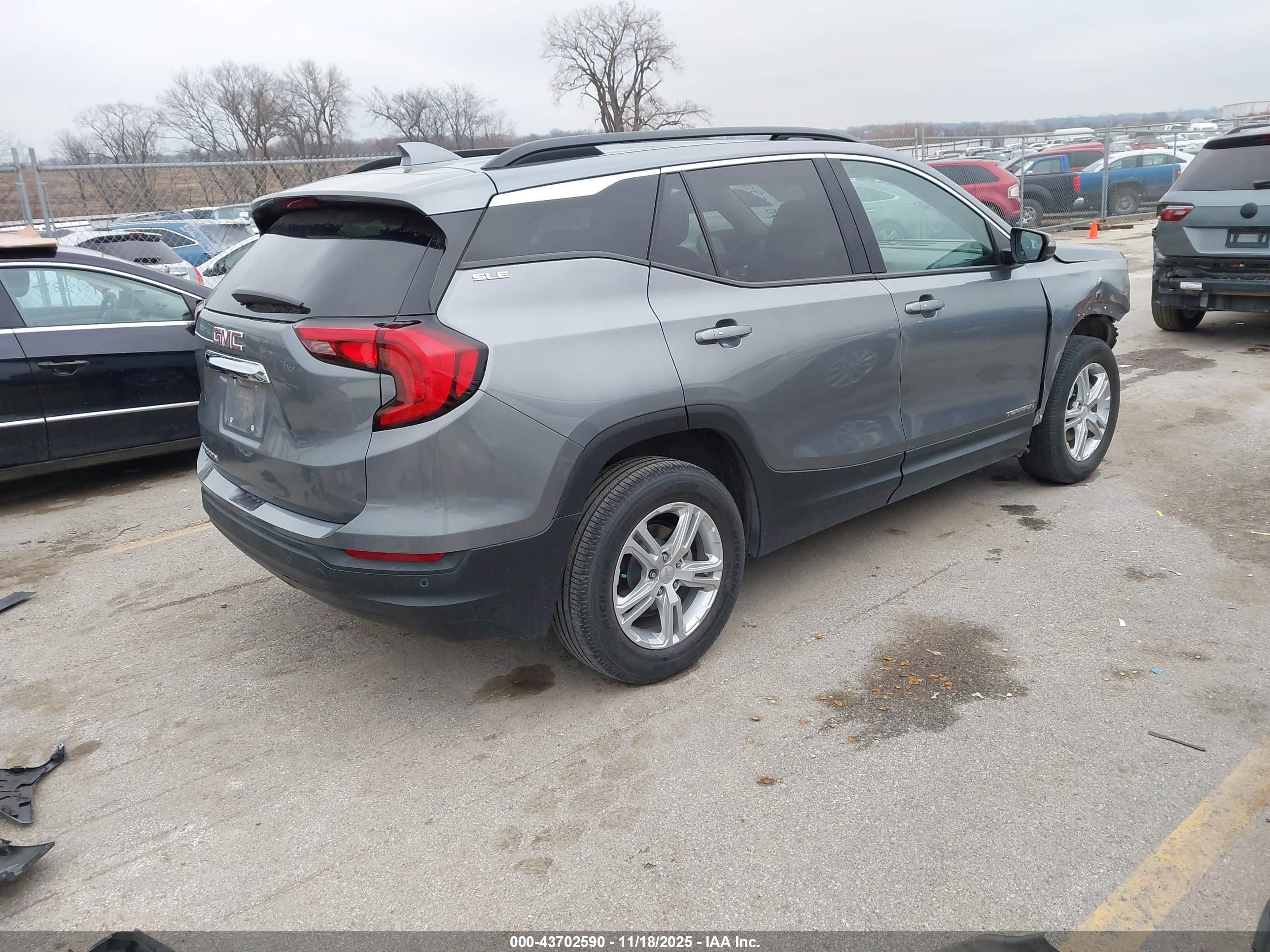GMC TERRAIN image 4