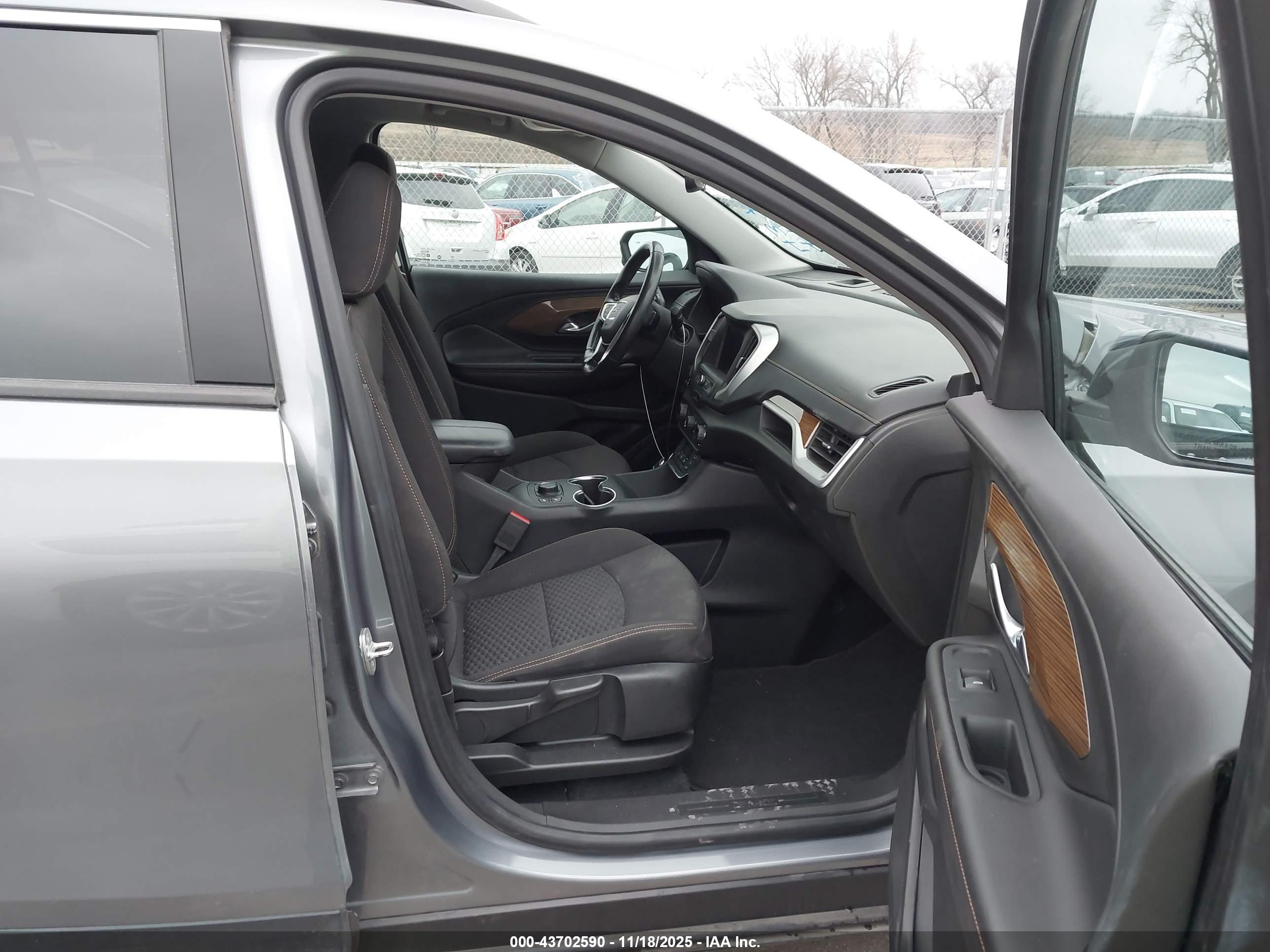 GMC TERRAIN image 5