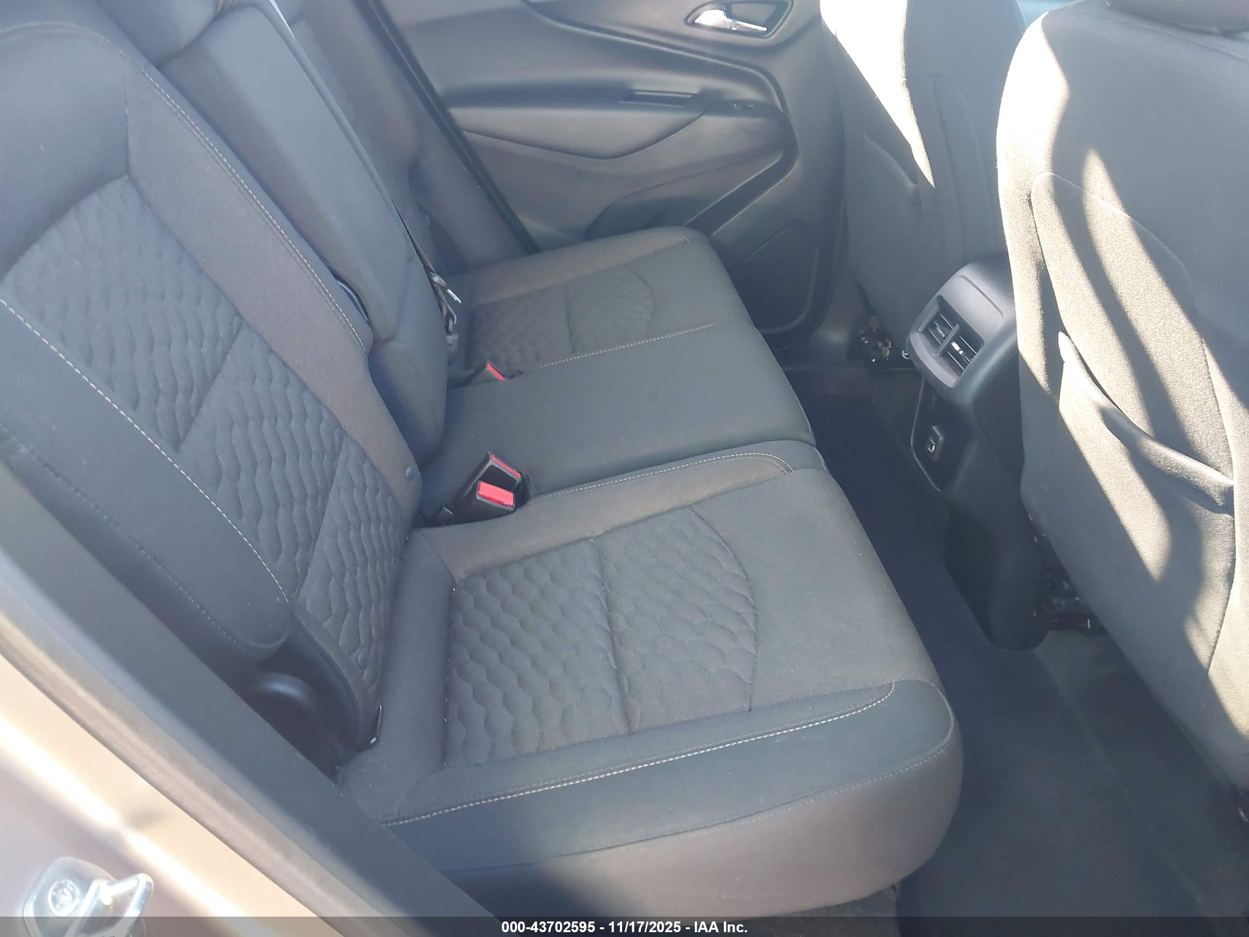 CHEVROLET EQUINOX image 8