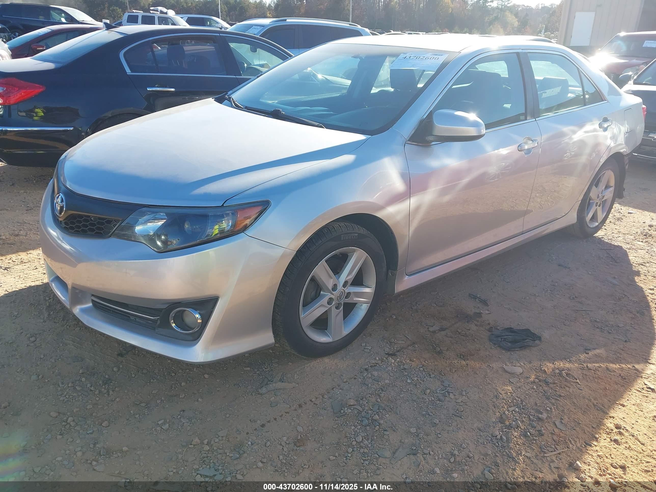 TOYOTA CAMRY image 2